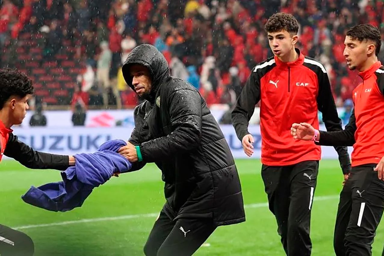 FOTO AFP 
   seleccion  senegal  marruecos  alcanzapelotas  toalla  pelea