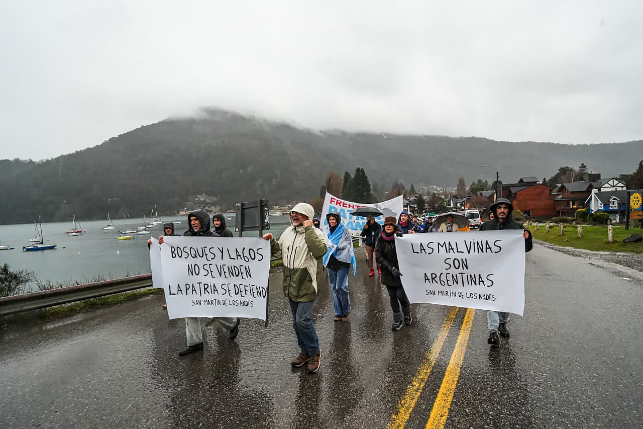 Marcha por la tierra en San Martin de los Andes