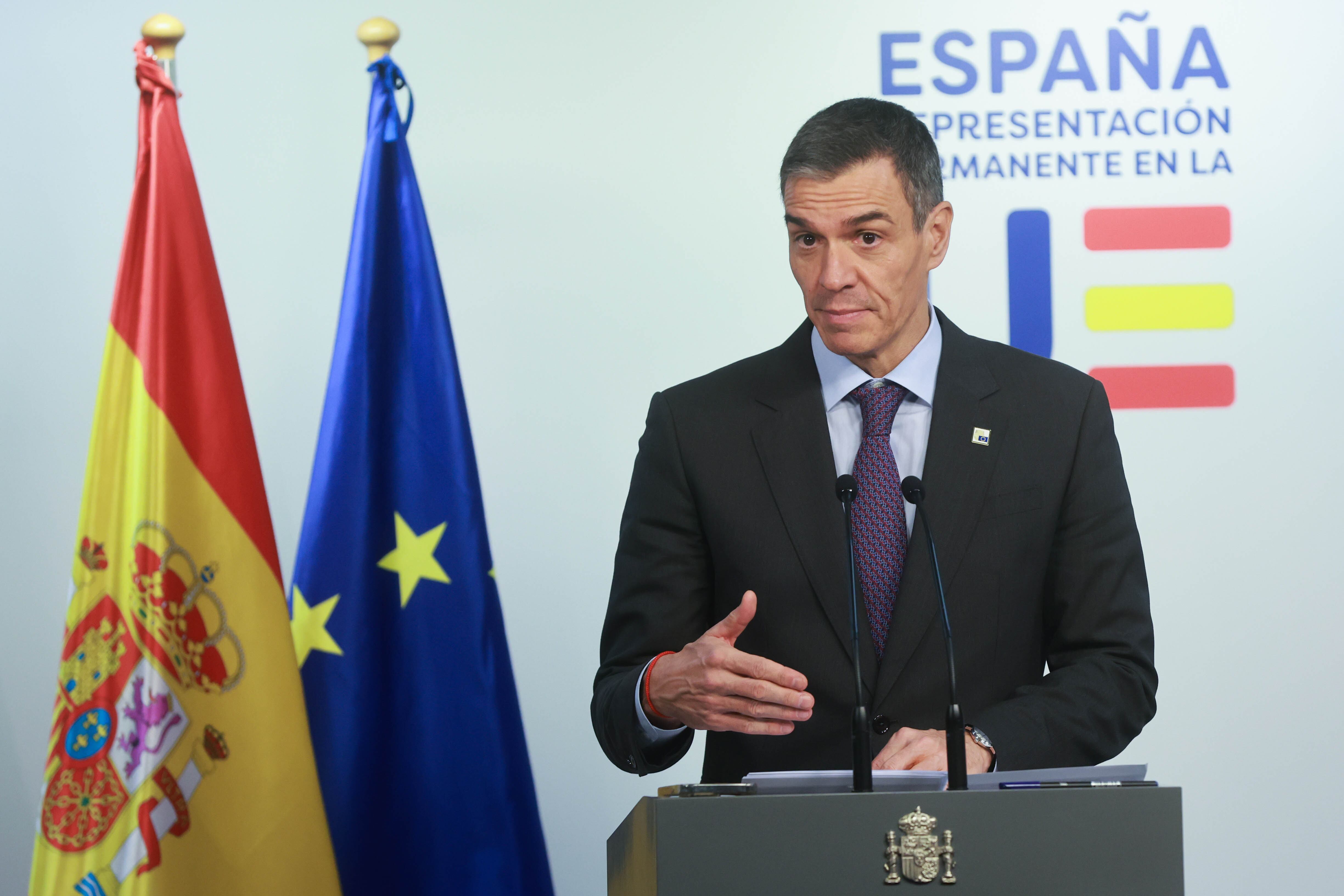 FOTODELDÍA BRUSELAS (Bélgica), 19/12/2025.- El presidente del Gobierno español, Pedro Sánchez, en rueda de prensa al término de la cumbre del Consejo de la UE en Bruselas, Bélgica, este viernes. Los líderes de la UE se reunieron para debatir los últimos acontecimientos en Ucrania, el próximo marco financiero plurianual de la UE, el proceso de ampliación de la UE y la situación geoeconómica de la Unión Europea. EFE/ Olivier Hoslet