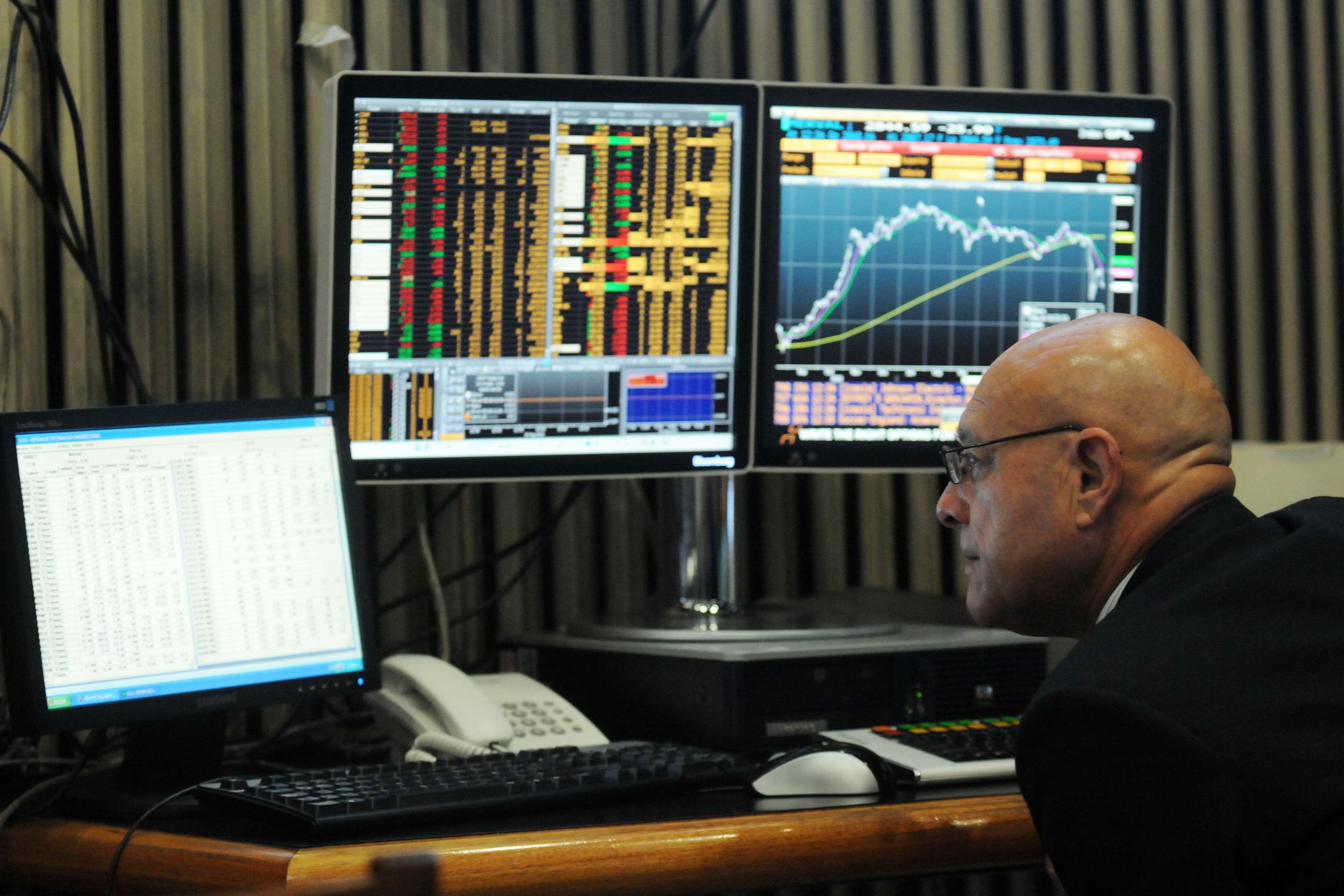 zzzznacp2
NOTICIAS ARGENTINAS BAIRES, AGOSTO 24: (ARCHIVO) Las acciones líderes de la
Bolsa de Comercio local se hundieron hoy 6,30% en otra jornada de
pesadilla para los mercados bursátiles internacionales, ante
crecientes temores por la economía china y sus posibles efectos
adversos.
Foto NA: JUAN VARGASzzzz