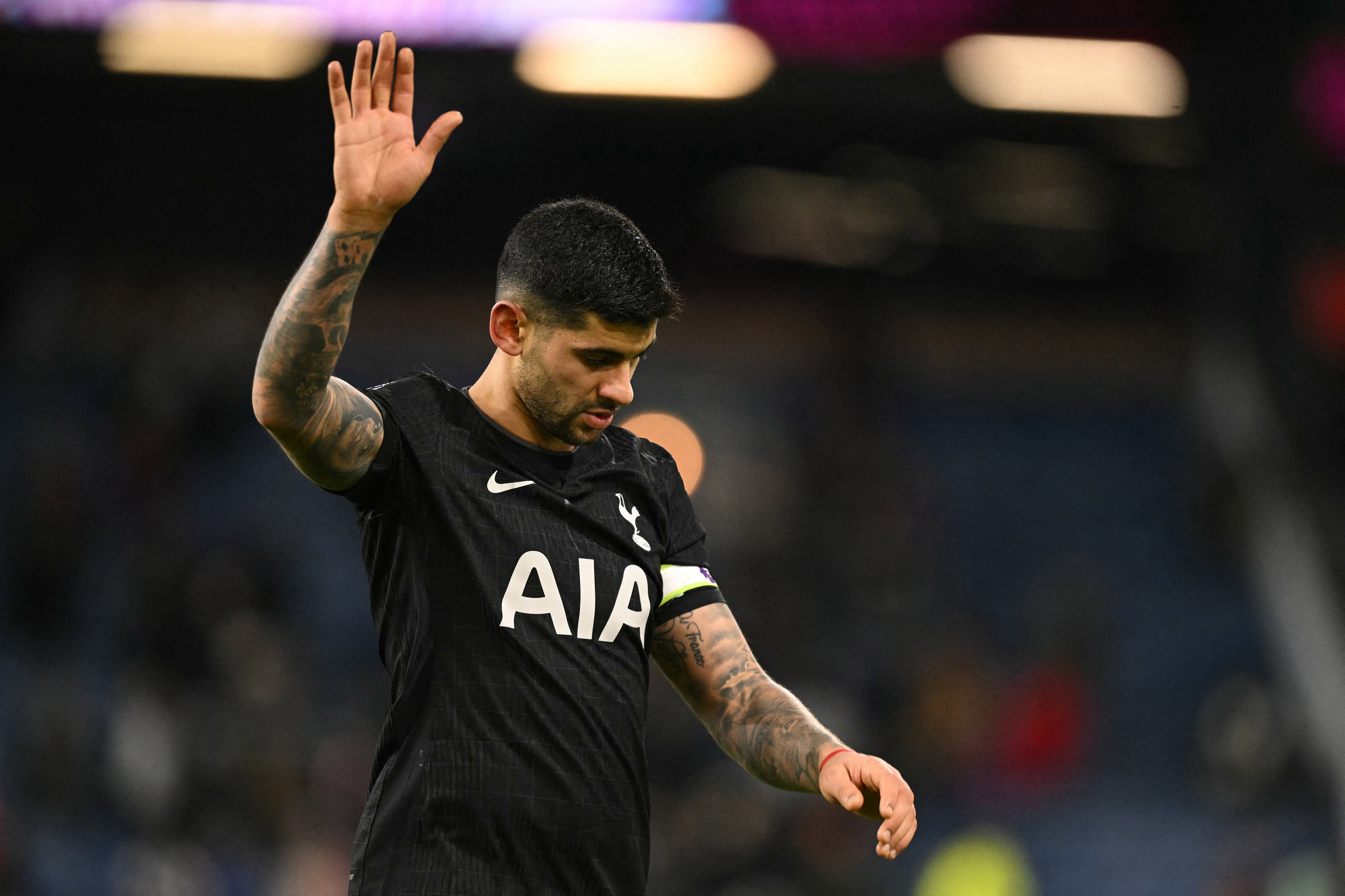 Tottenham Hotspur's Argentinian defender #17 Cristian Romero waves to fans as he leaves after the English Premier League football match between Burnley and Tottenham Hotspur at Turf Moor in Burnley, north-west England on January 24, 2026. The game finished 2-2. (Photo by Oli SCARFF / AFP) / RESTRICTED TO EDITORIAL USE. NO USE WITH UNAUTHORIZED AUDIO, VIDEO, DATA, FIXTURE LISTS, CLUB/LEAGUE LOGOS OR 'LIVE' SERVICES. ONLINE IN-MATCH USE LIMITED TO 120 IMAGES. AN ADDITIONAL 40 IMAGES MAY BE USED IN EXTRA TIME. NO VIDEO EMULATION. SOCIAL MEDIA IN-MATCH USE LIMITED TO 120 IMAGES. AN ADDITIONAL 40 IMAGES MAY BE USED IN EXTRA TIME. NO USE IN BETTING PUBLICATIONS, GAMES OR SINGLE CLUB/LEAGUE/PLAYER PUBLICATIONS. /