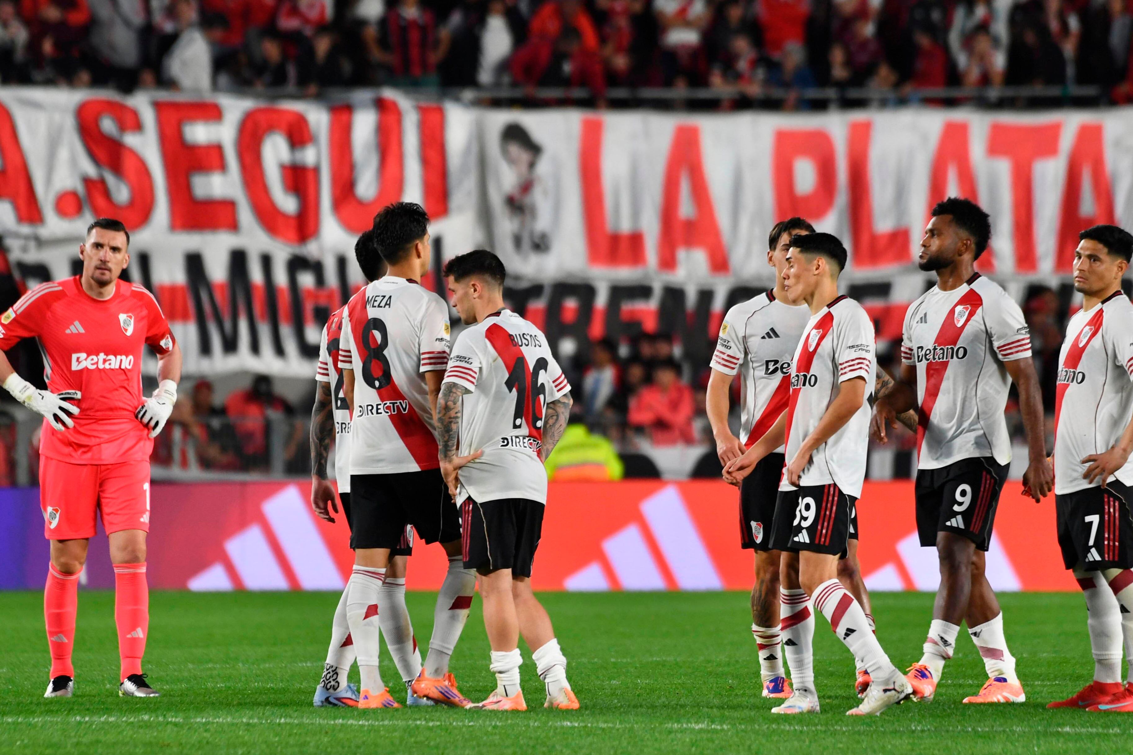 FOTOBAIRES 
   torneo clausura 2025  river  gimnasia de La plata