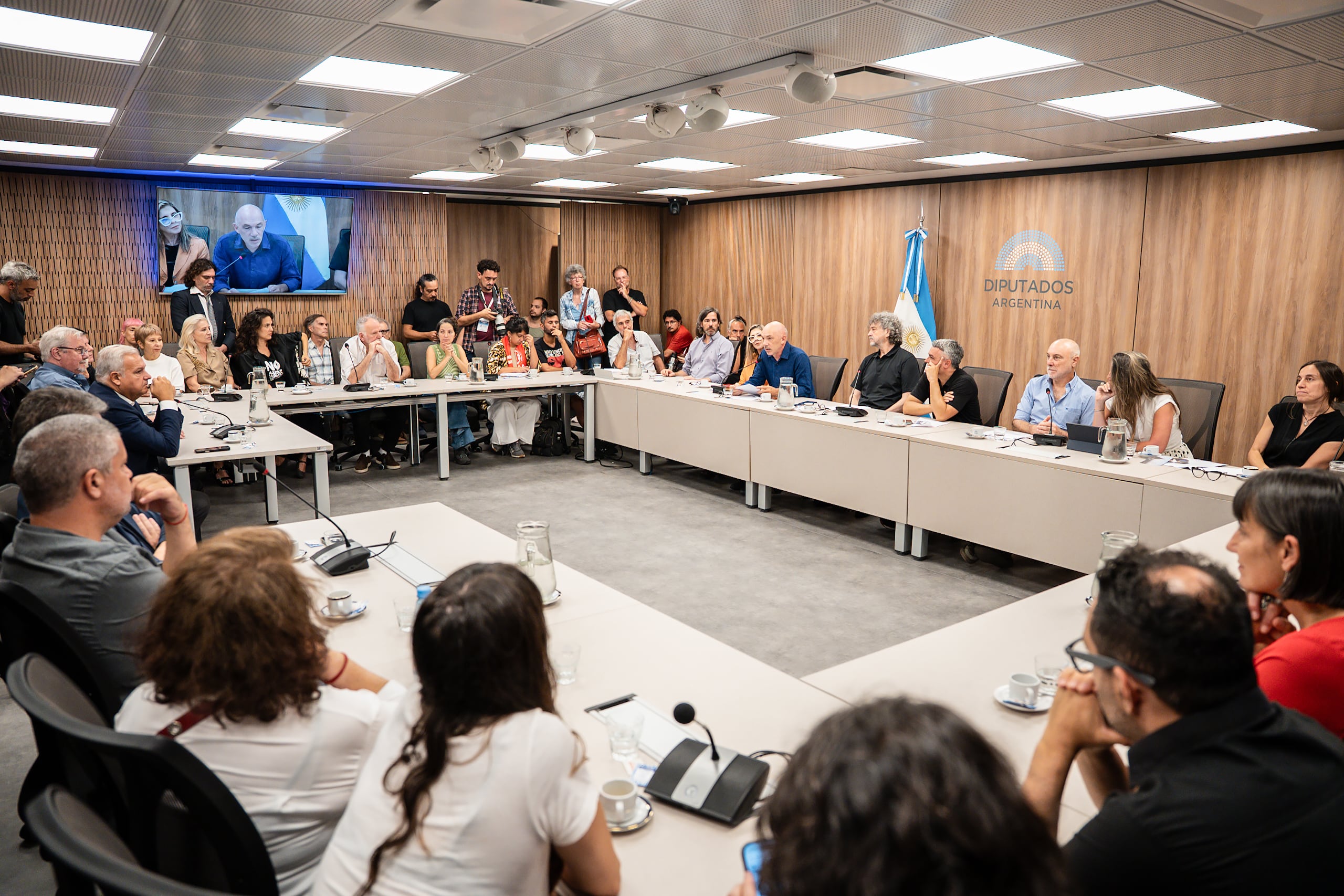 Conferencia de Prensa del Espacio Audiovisual Nacional en defensa del cine argentino