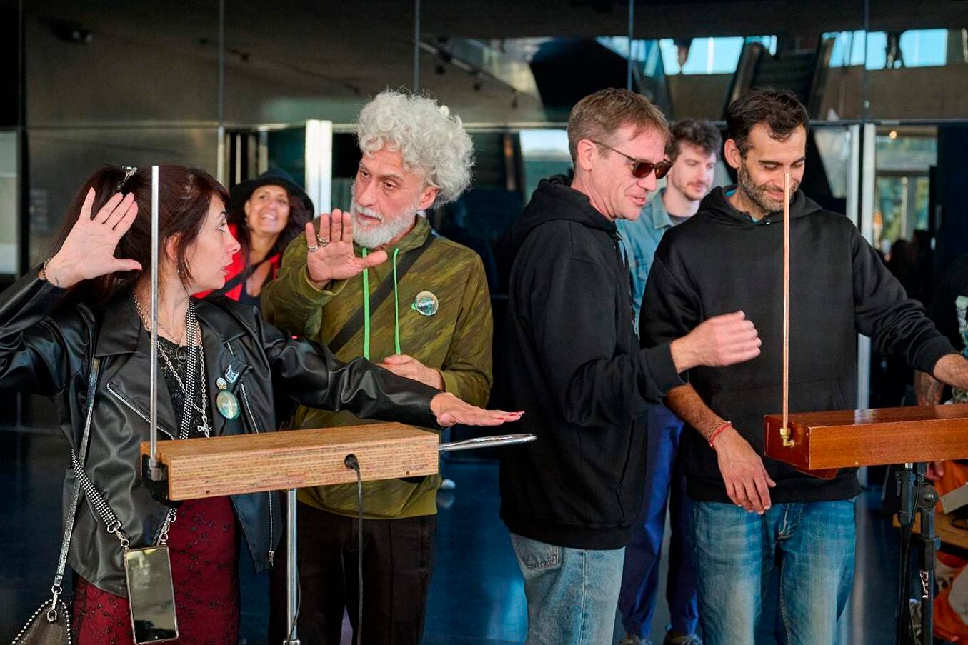 GENTILEZA
   Ejecutantes   theremin