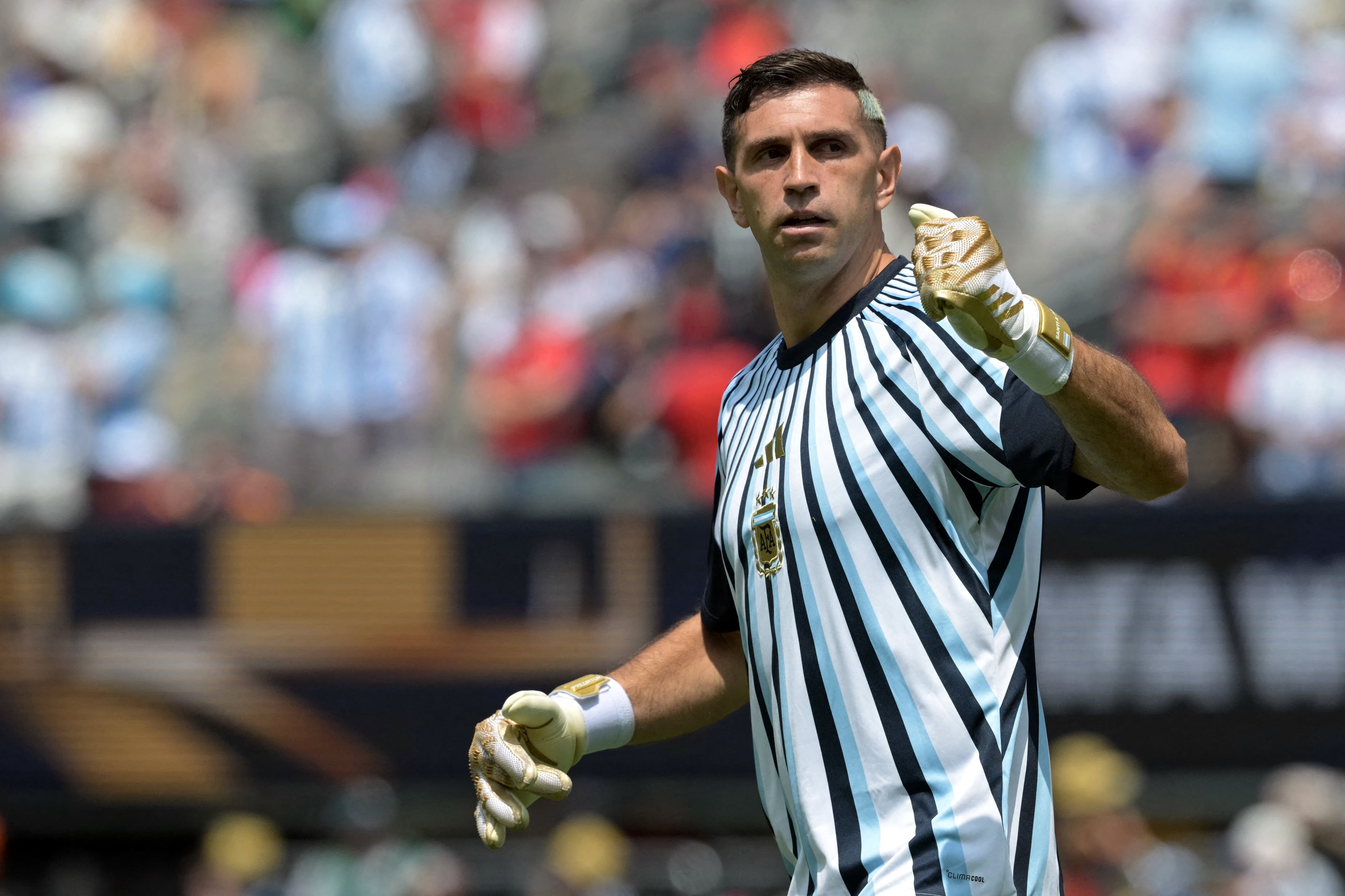 Argentina's goalkeeper #23 Emiliano Martinez warms up ahead of the 2026 World Cup football tournament final match between Spain and Argentina at the New York/New Jersey Stadium in East Rutherford on July 19, 2026.  (Photo by JUAN MABROMATA / AFP)