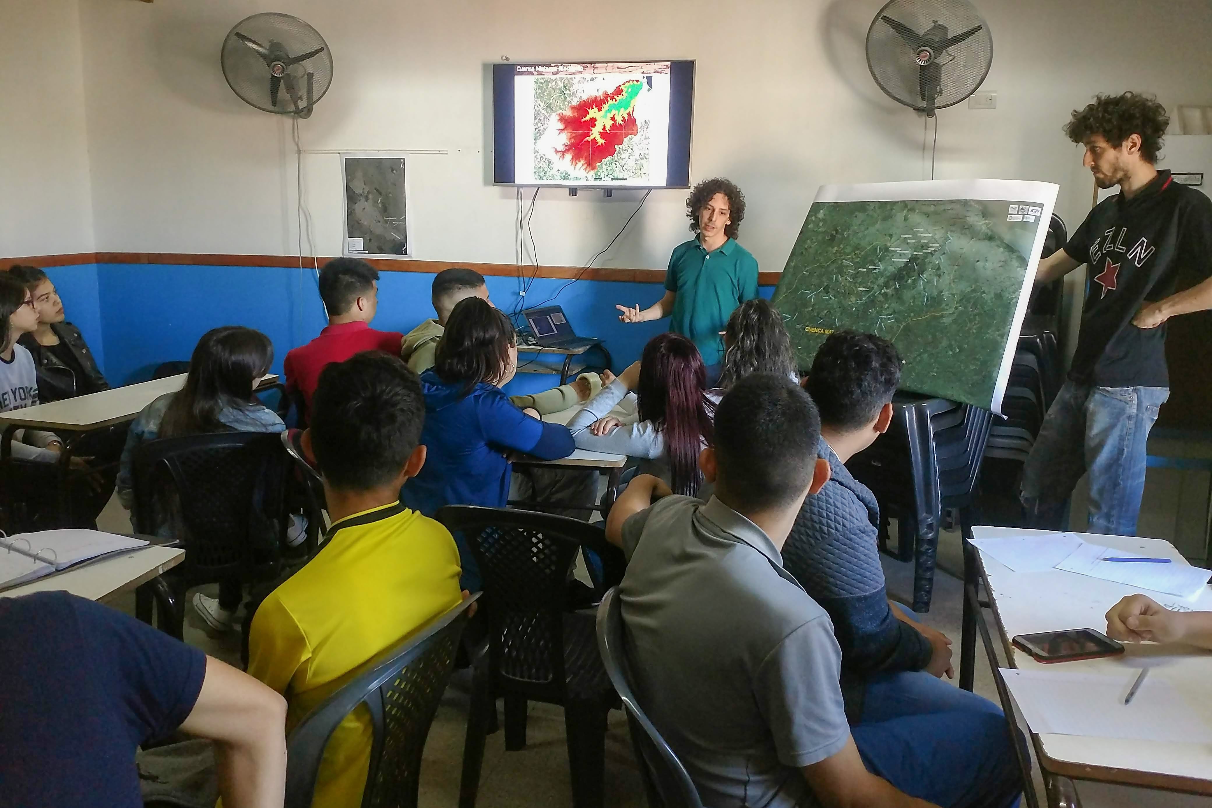 Taller en la escuela secundaria N°23 de Laferrere
