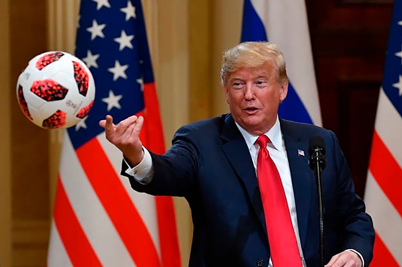 FOTO AFP
donald trump pelota balon futbol