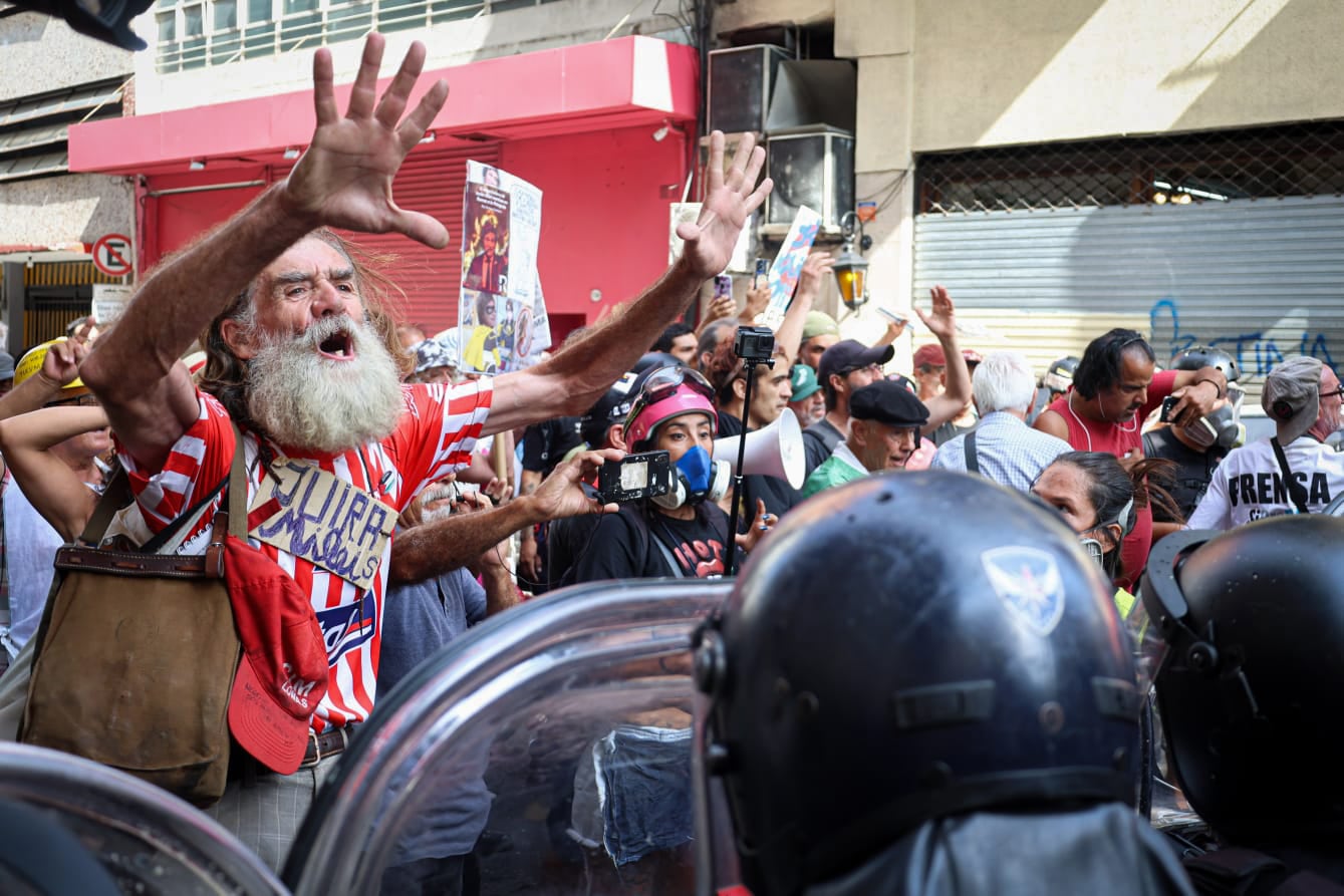 Represiòn a Jubilados en congreso