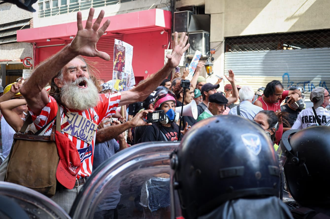 Represiòn a Jubilados en congreso