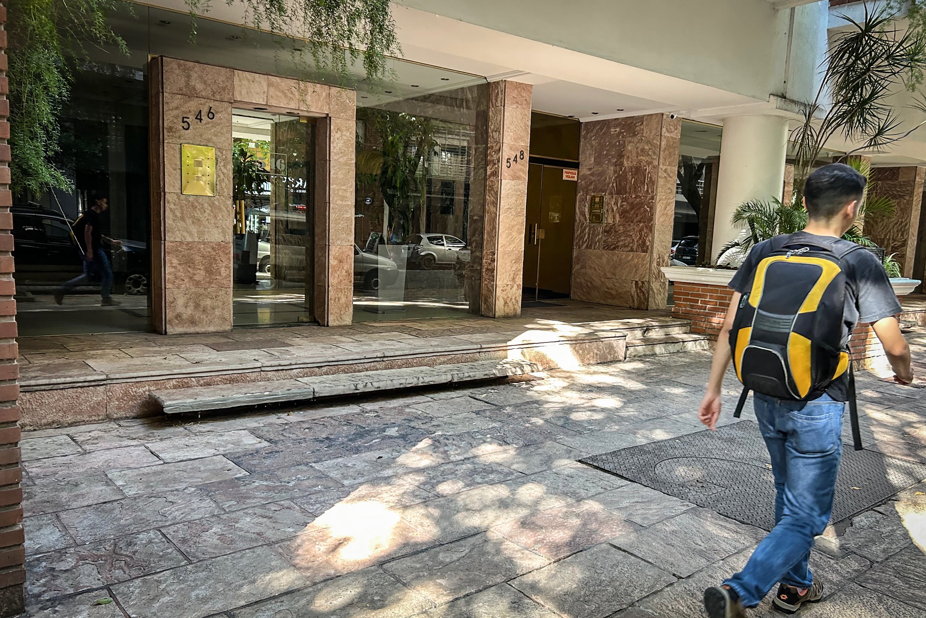 Edificio de la calle Miro 546, residencia de Manuel Adorni