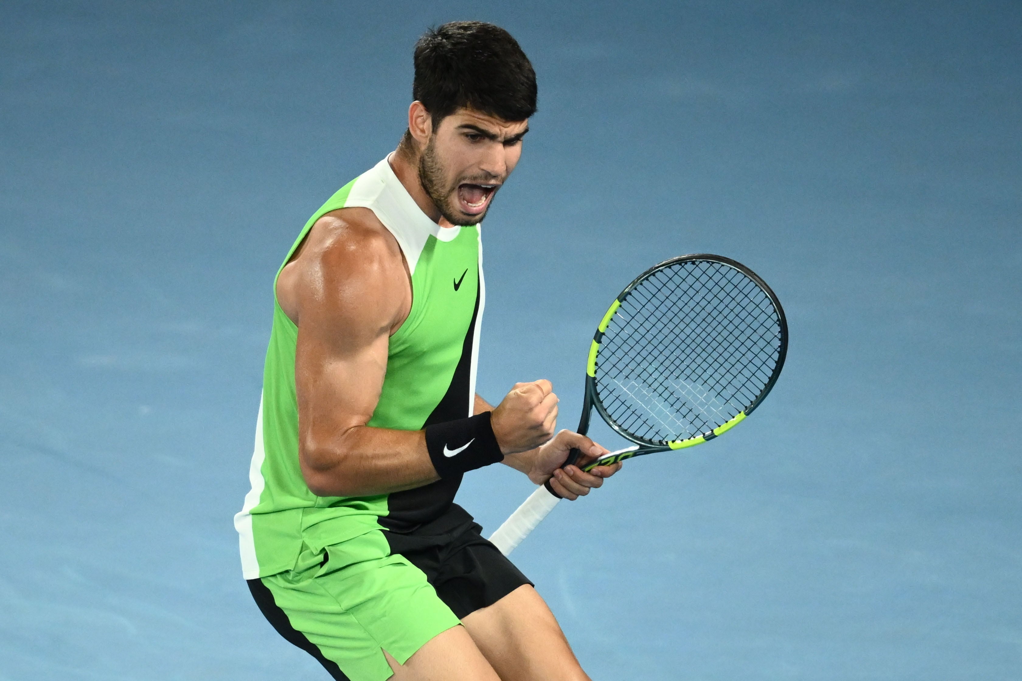MELBOURNE (Australia), 27/01/2026.- Carlos Alcaraz of Spain in action during his Men's Singles quarter-finals match against Alex de Minaur of Australia at the Australian Open tennnis tournament in Melbourne, 27 January 2026. (Tenis, España) EFE/EPA/JOEL CARRETT AUSTRALIA AND NEW ZEALAND OUT