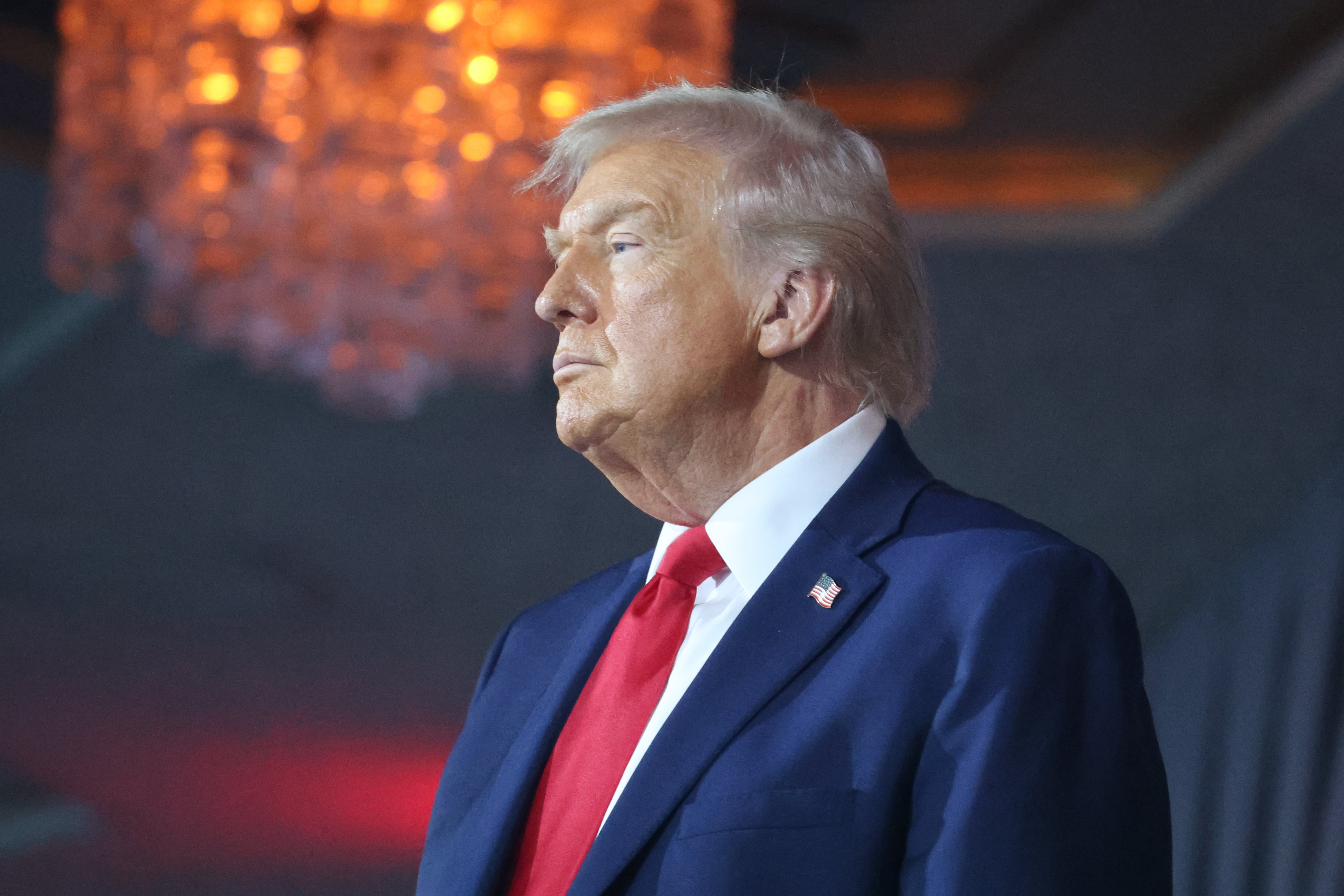 AME6208. WASHINGTON (ESTADOS UNIDOS), 05/12/2025.- El presidente de Estados Unidos, Donald Trump, asiste al sorteo del Mundial de Fútbol FIFA 2026 este viernes, en el Kennedy Center de Washington (Estados Unidos). EFE/ Octavio Guzmán