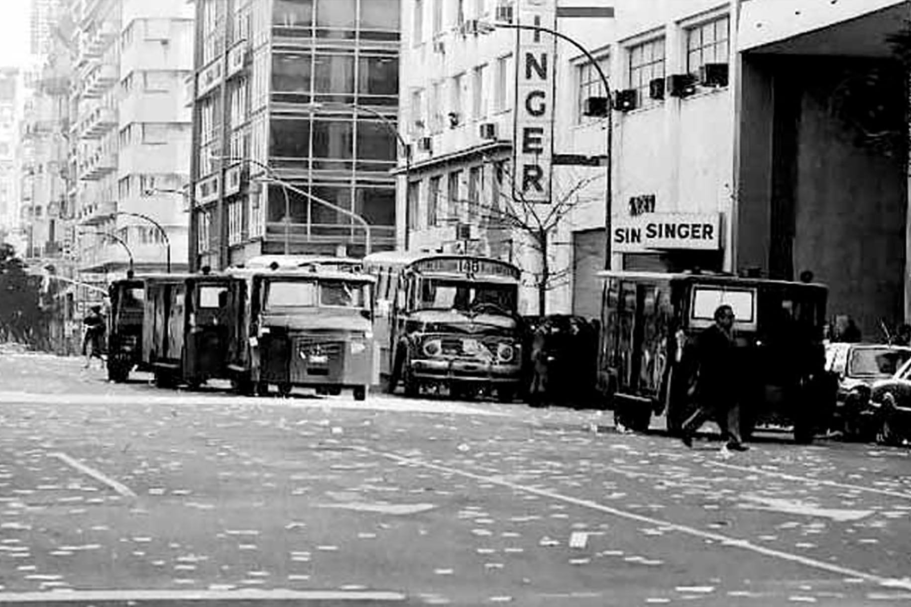 REDES SOCIALES 
   dictadura   argentina    militar   fabrica   singer