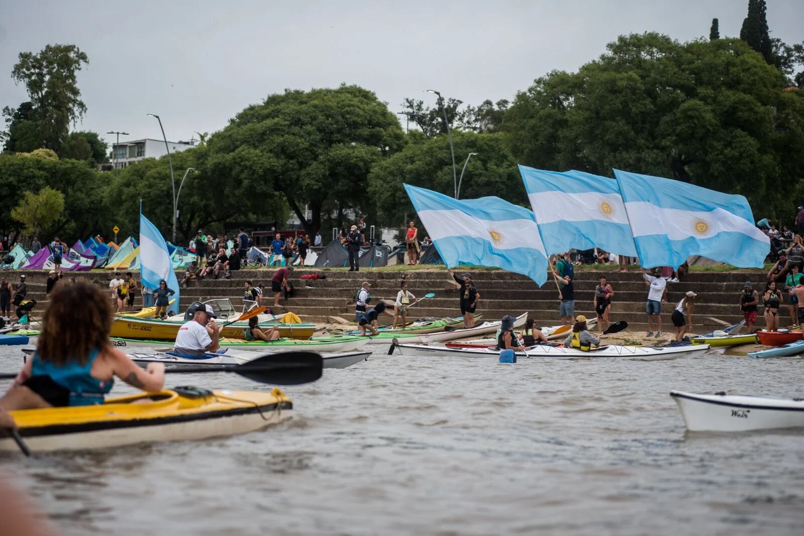 Travesía por la soberanía del río parana y humedales