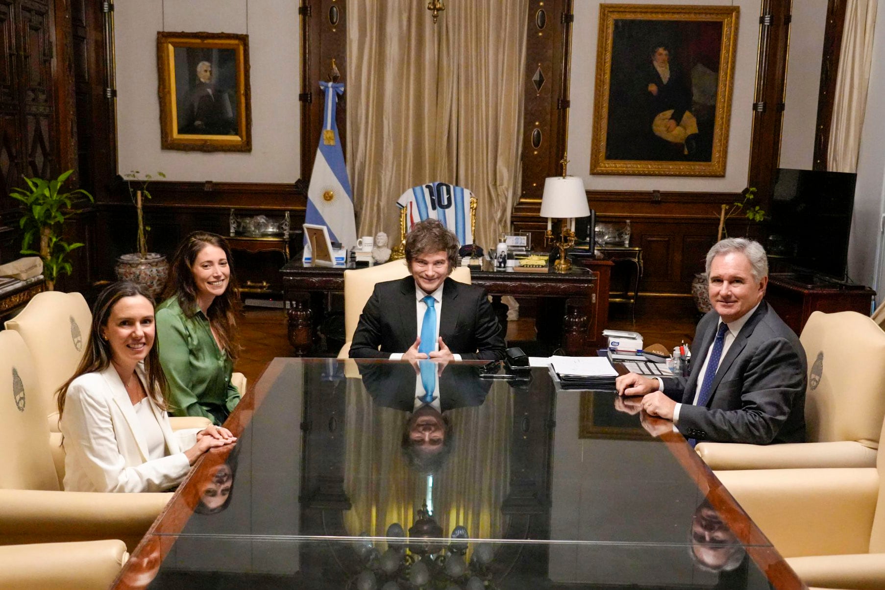 Milei con la activista venezolana Elisa Trotta