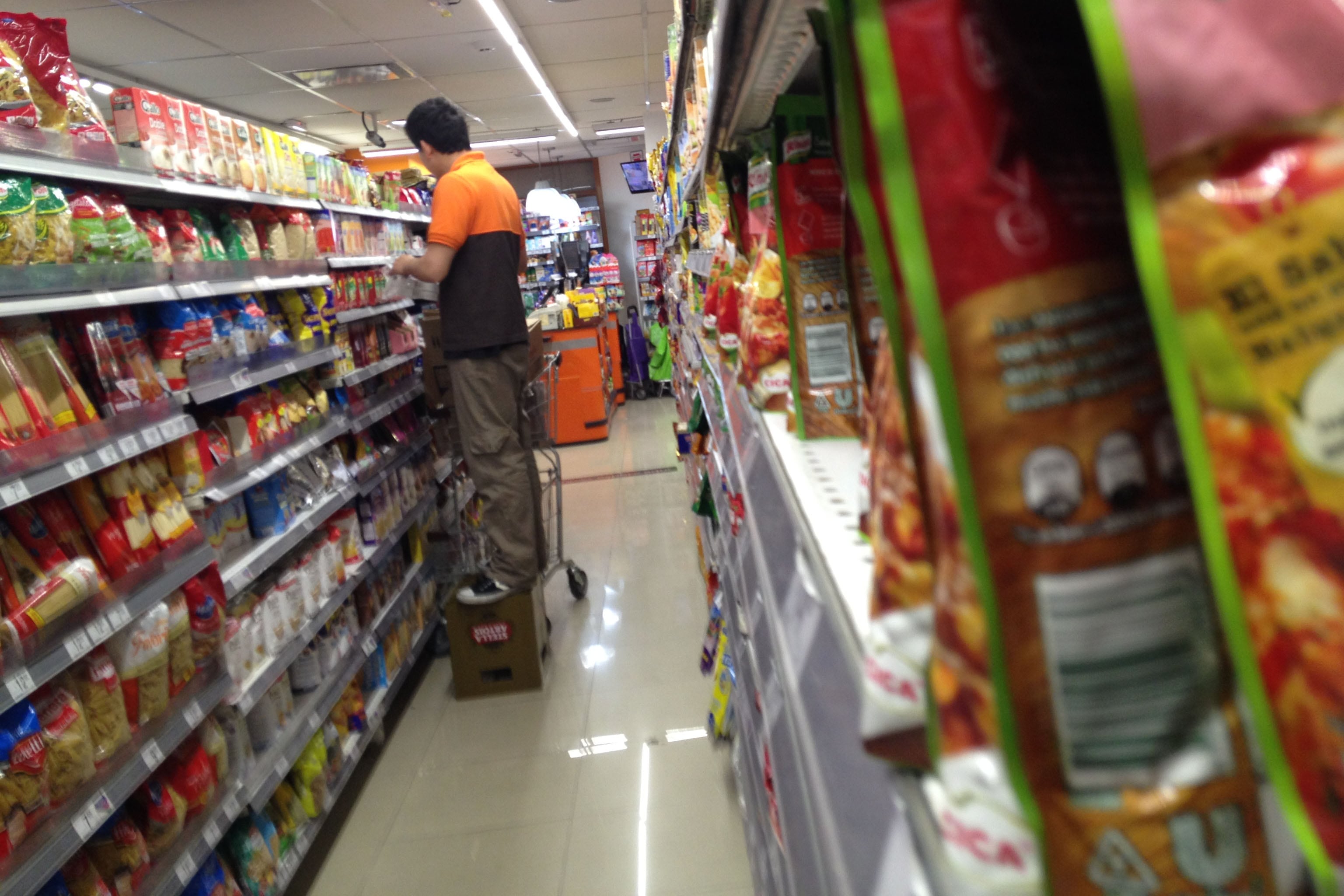 FOTO SANDRA CARTASSO   
    gondola    supermercado