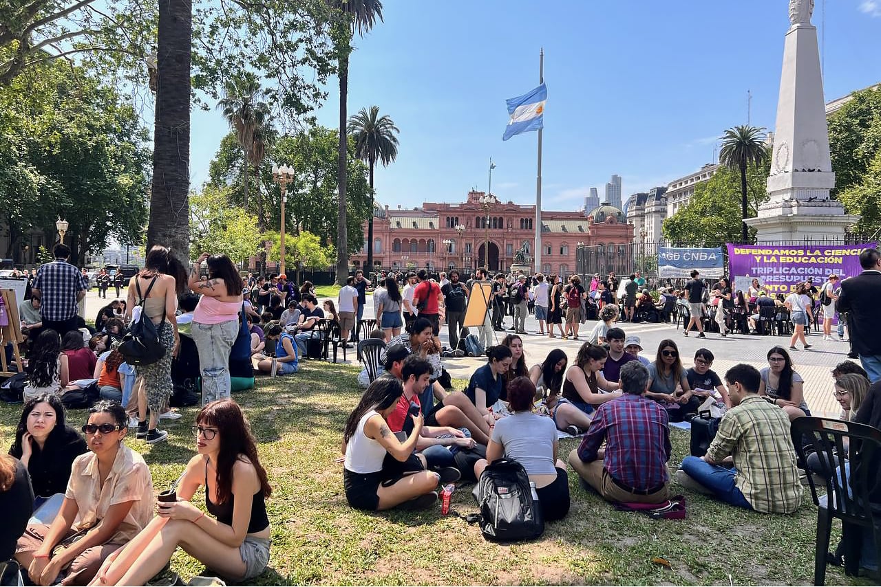 Clases pùblicas de la UBA en Plaza de Mayo, octubre 2024