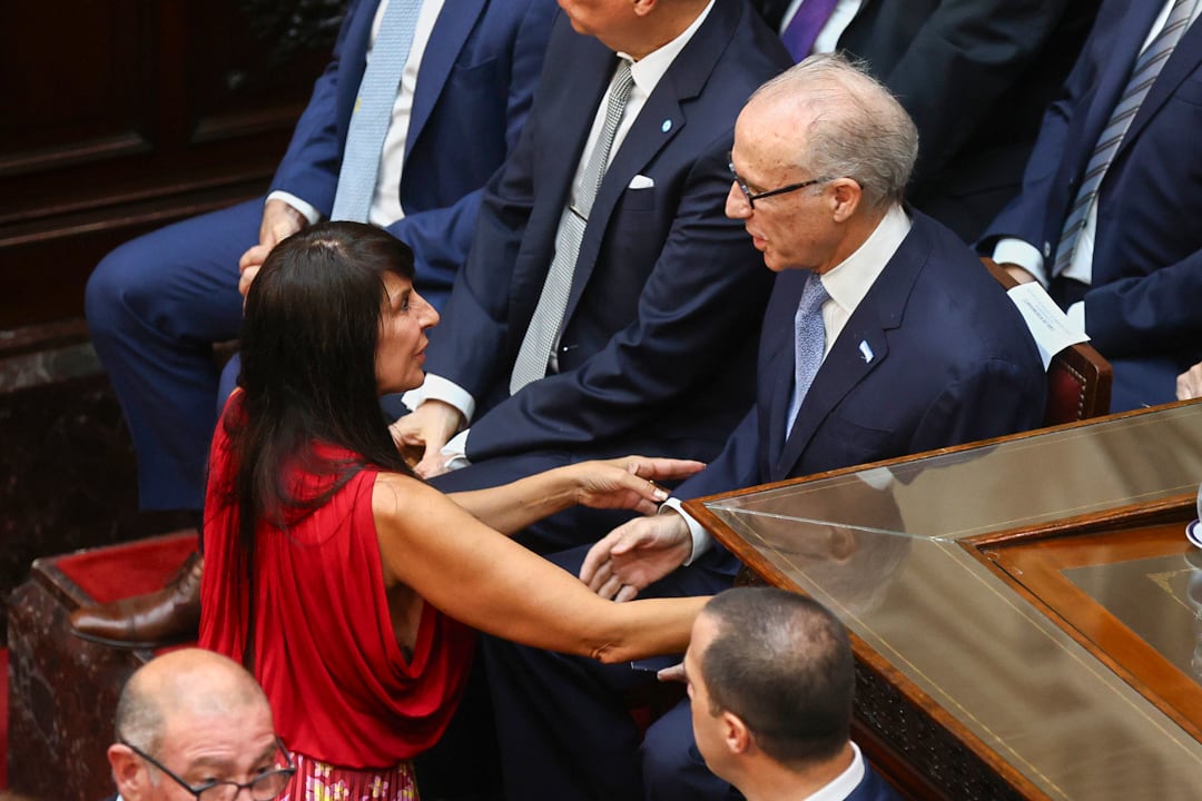 Lorena Villaverde junto a Carlos Rosenkrantz en la apertura de sesiones 2026