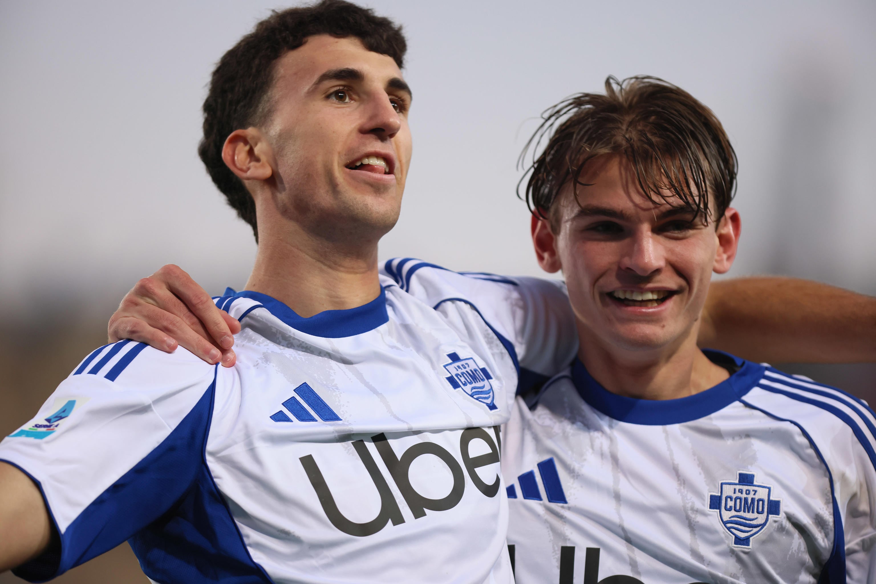 Lecce (Italy), 27/12/2025.- Como's Jacobo Ramon (L) celebrates with his teammate Nico Paz (R) after scoring a goal during the Italian Serie A soccer match between US Lecce and Como at the Via del Mare stadium in Lecce, Italy, 27 December 2025. (Italia) EFE/EPA/ABBONDANZA SCURO LEZZI