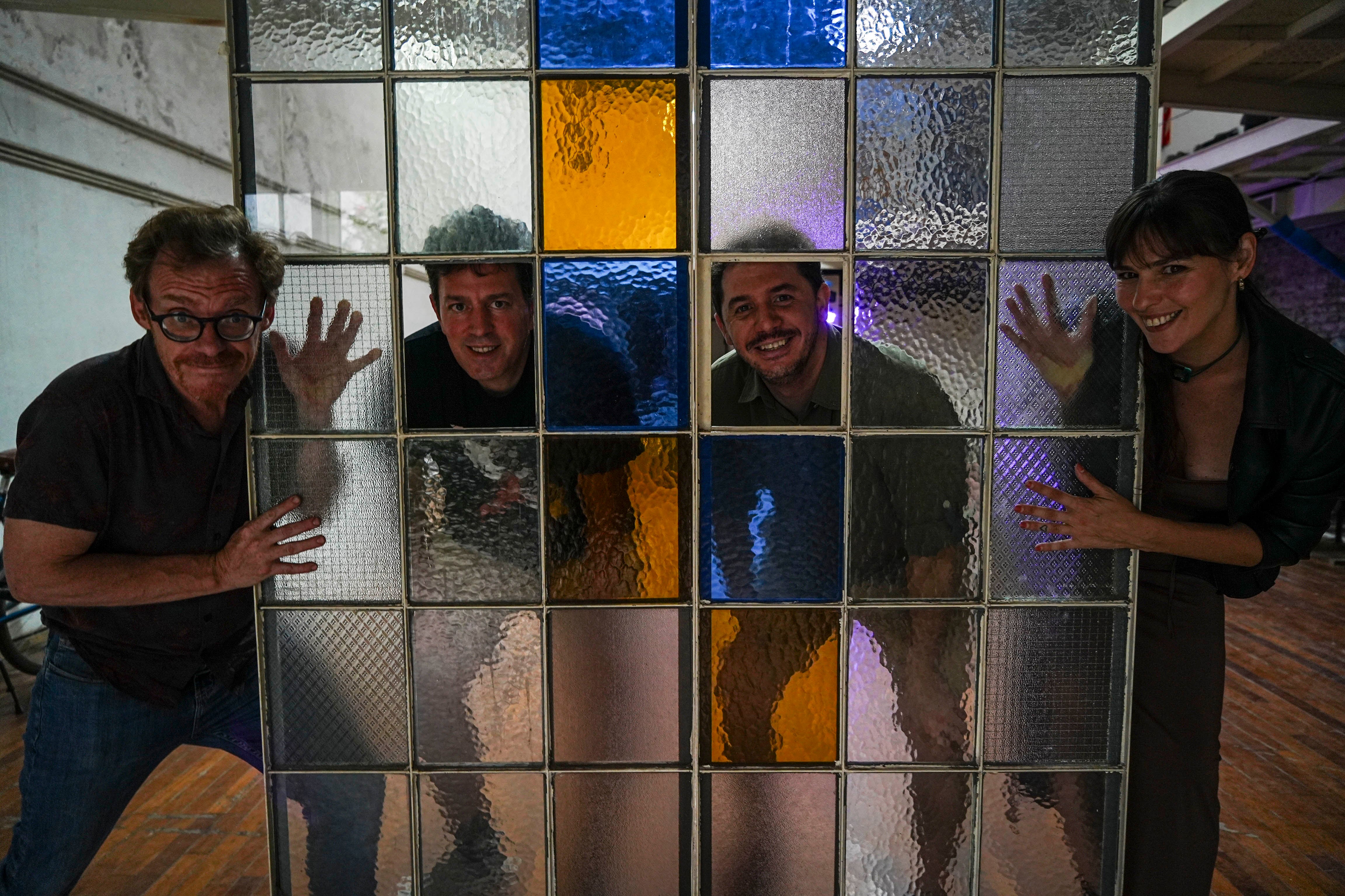 Francisco Prim y elenco