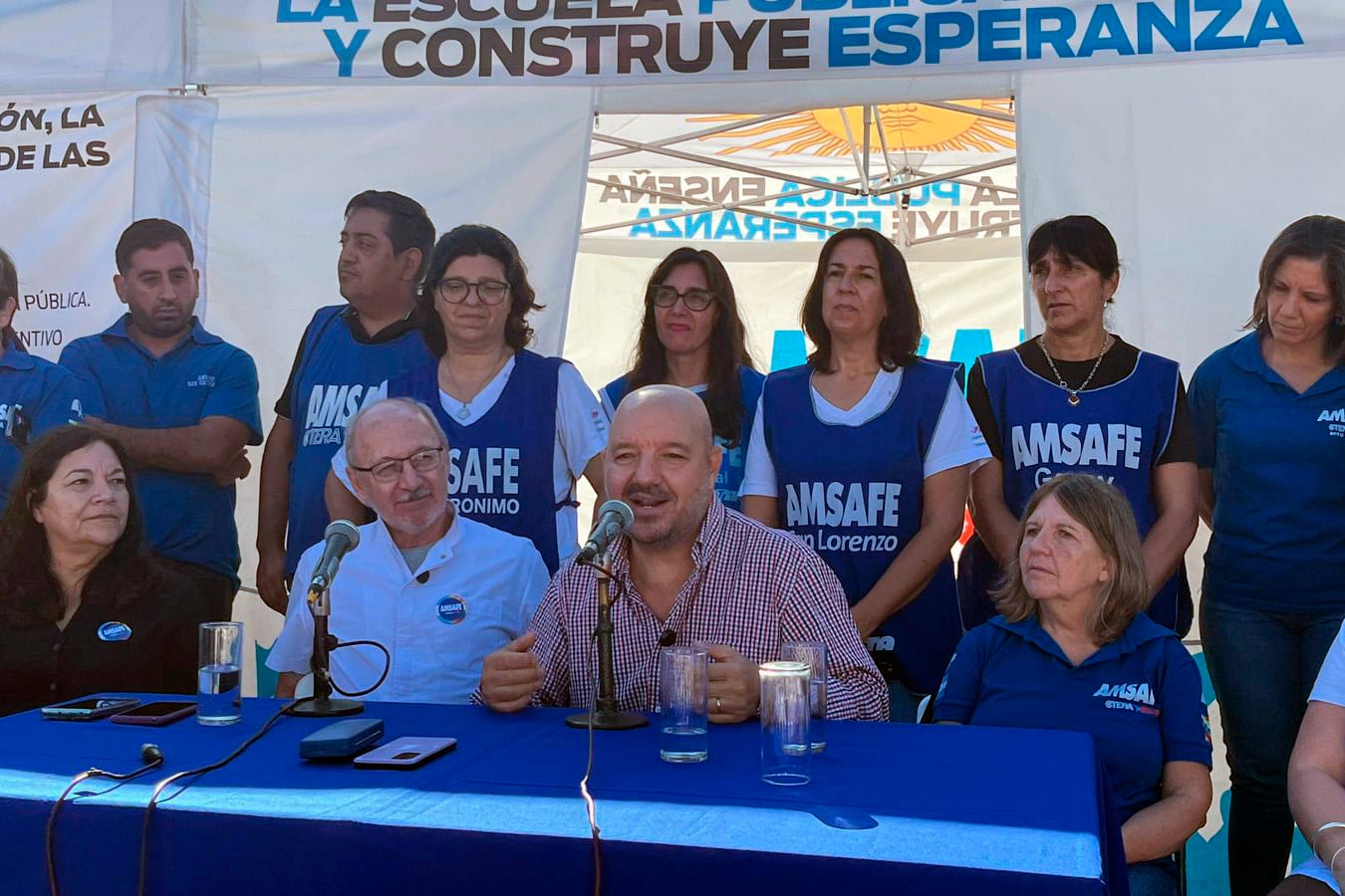 Carpa blanca de Amsafe en Reconquista, gremio docentes publicos