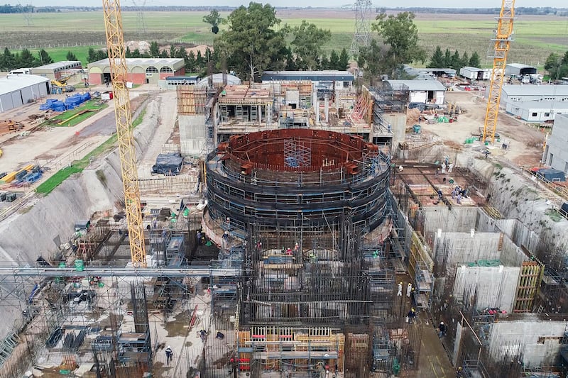 El reactor CAREM (Central Argentina de Elementos Modulares) es un proyecto de central nuclear de baja potencia concebida con un diseño de última generación.
