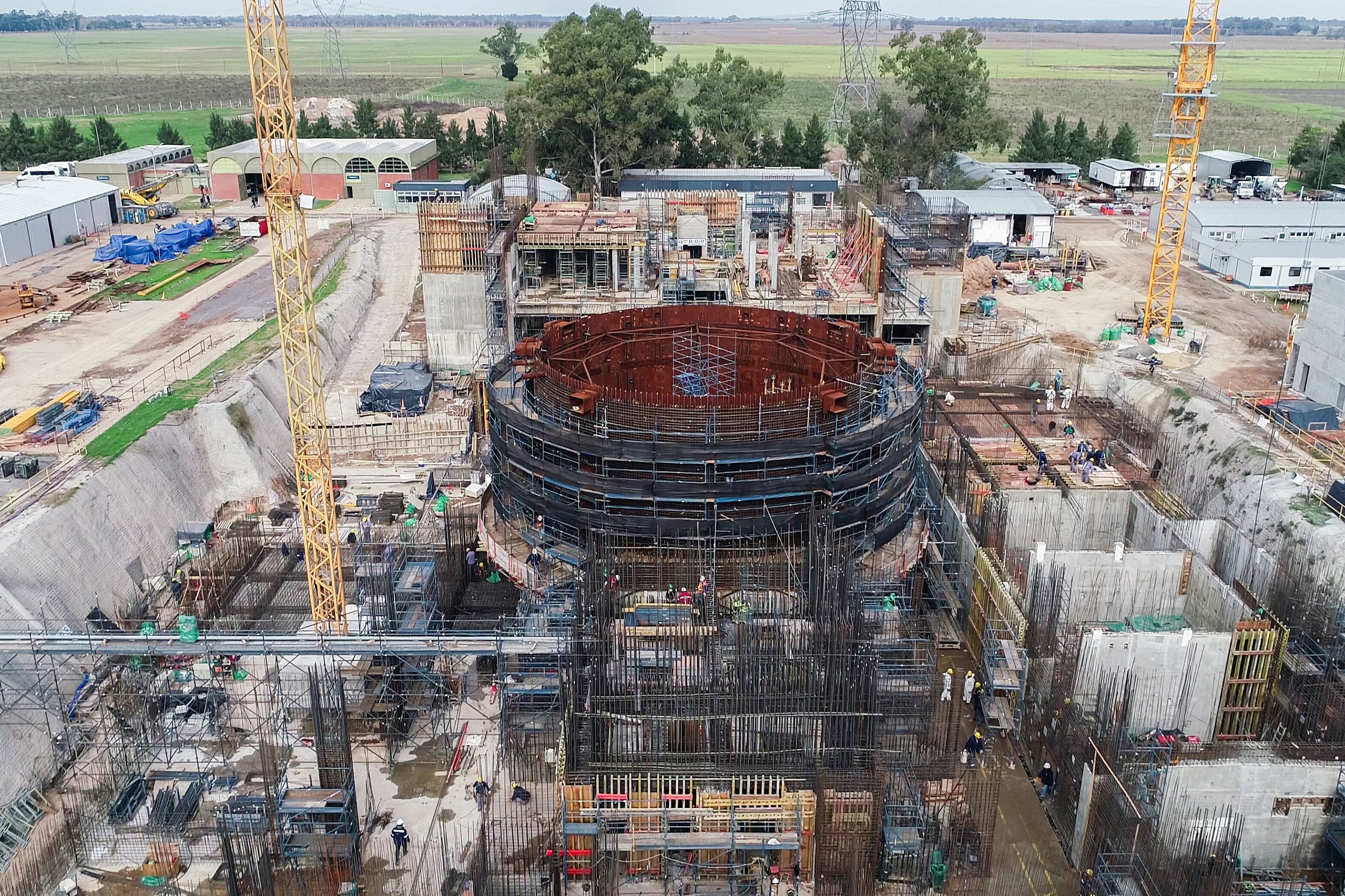 El reactor CAREM (Central Argentina de Elementos Modulares) es un proyecto de central nuclear de baja potencia concebida con un diseño de última generación.