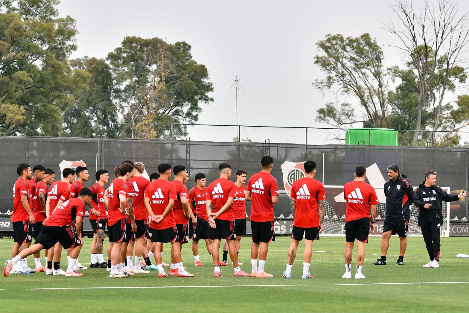 FOTO PRENSA RIVER 
   river  entrenamiento  gallardo