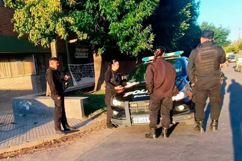 colegio leopoldo herrera, barrio ludueña, dejaron bandera con amenaza