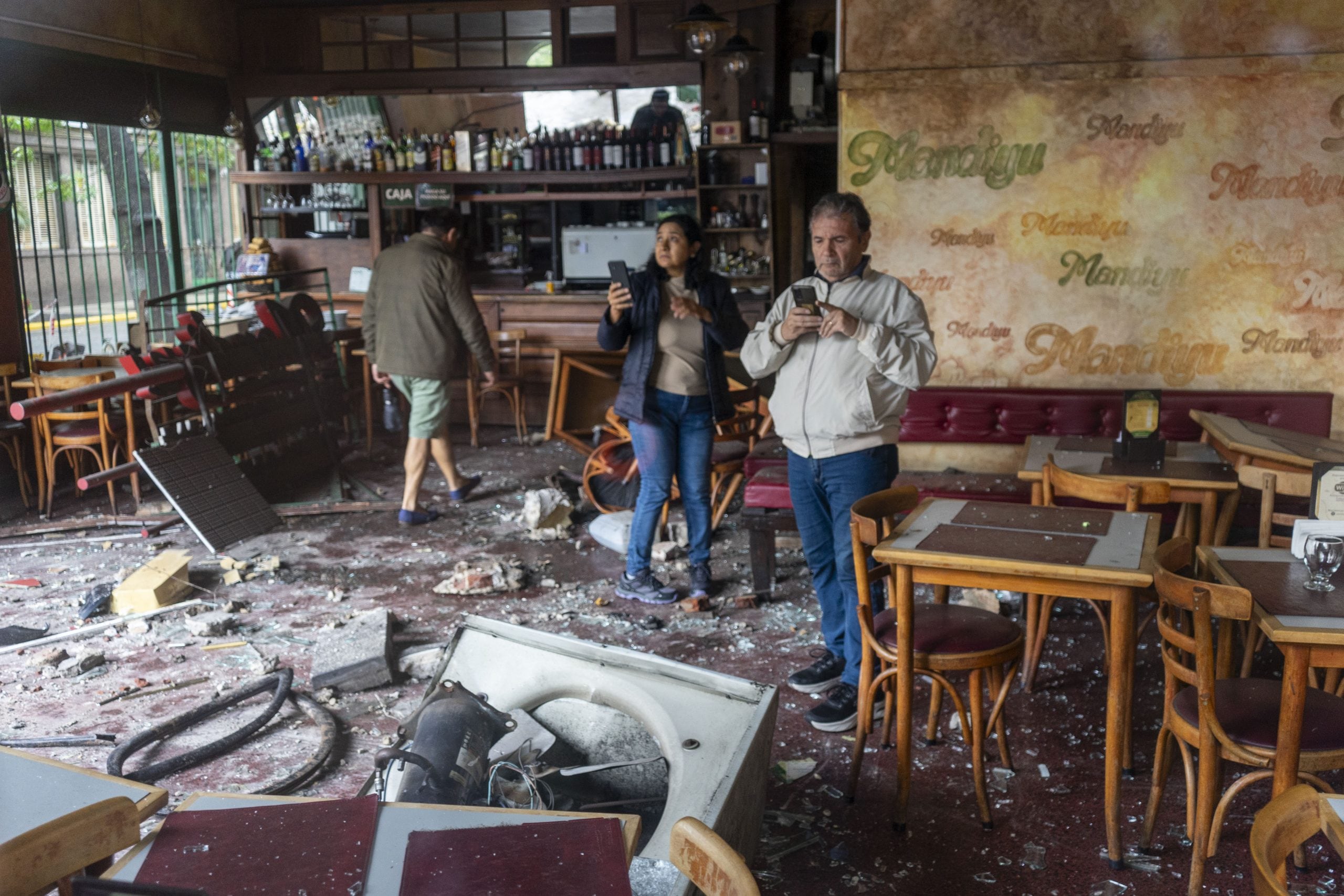 Pizzería, choque en Constitución