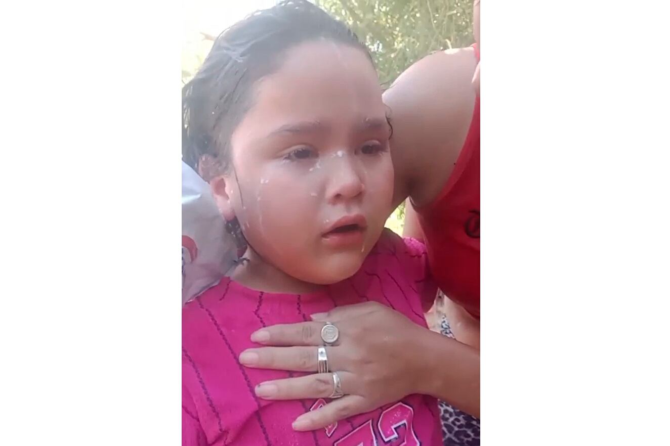 niña rociada con gas pimienta durante desalojo violento calle Heliotropo Rosario