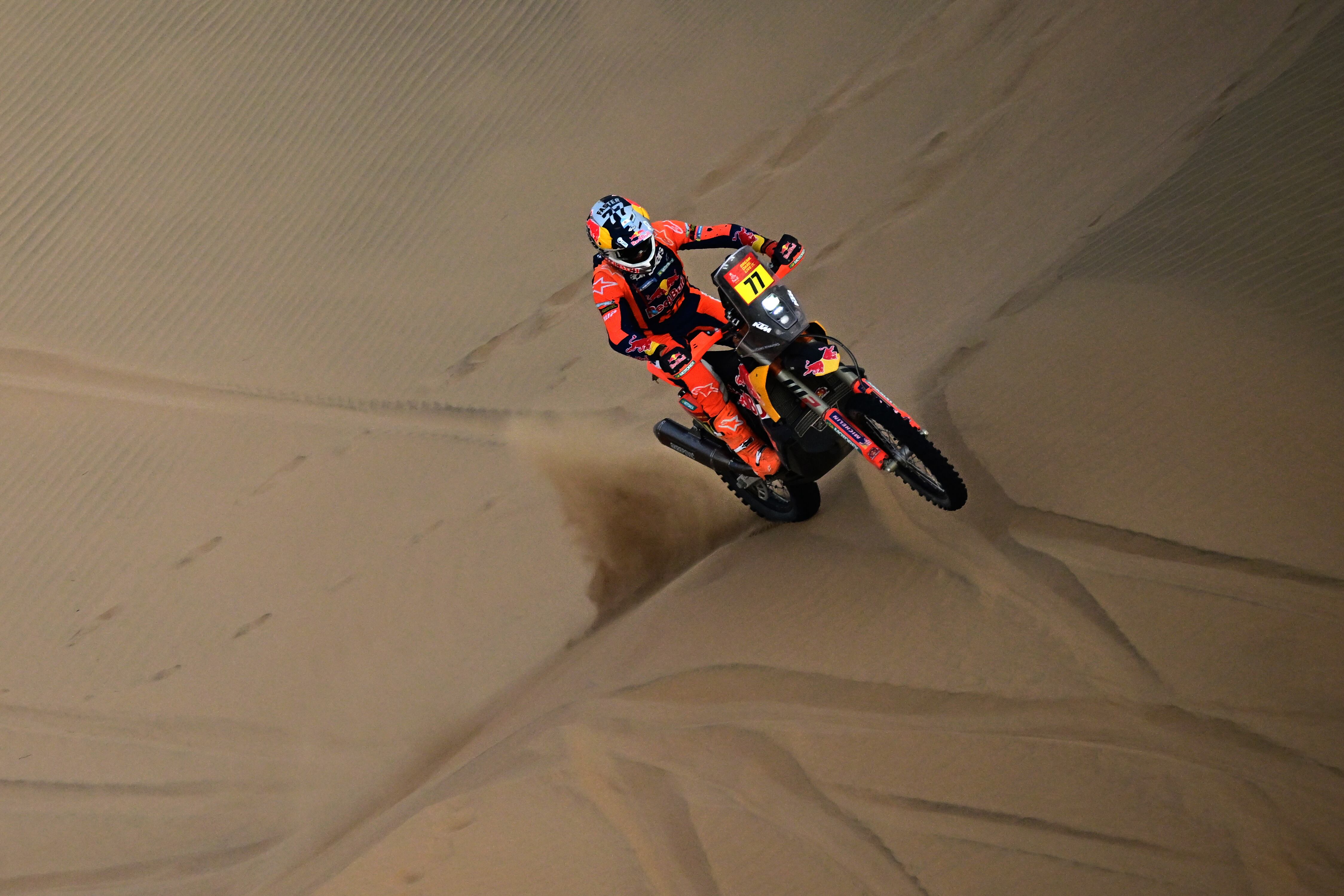 Argentine rider Luciano Benavides competes with a Ktm 450 Rally Factory in Stage 10 of the 48th edition of the Dakar Rally 2026, between Bisha and Bisha, Saudi Arabia, on January 14, 2026. (Photo by Giuseppe CACACE / AFP)