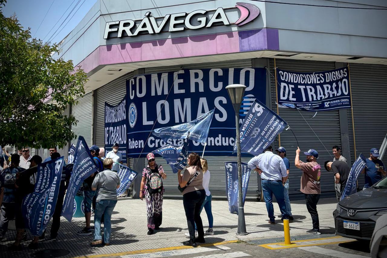 protesta contra el Fravega de Temperley,