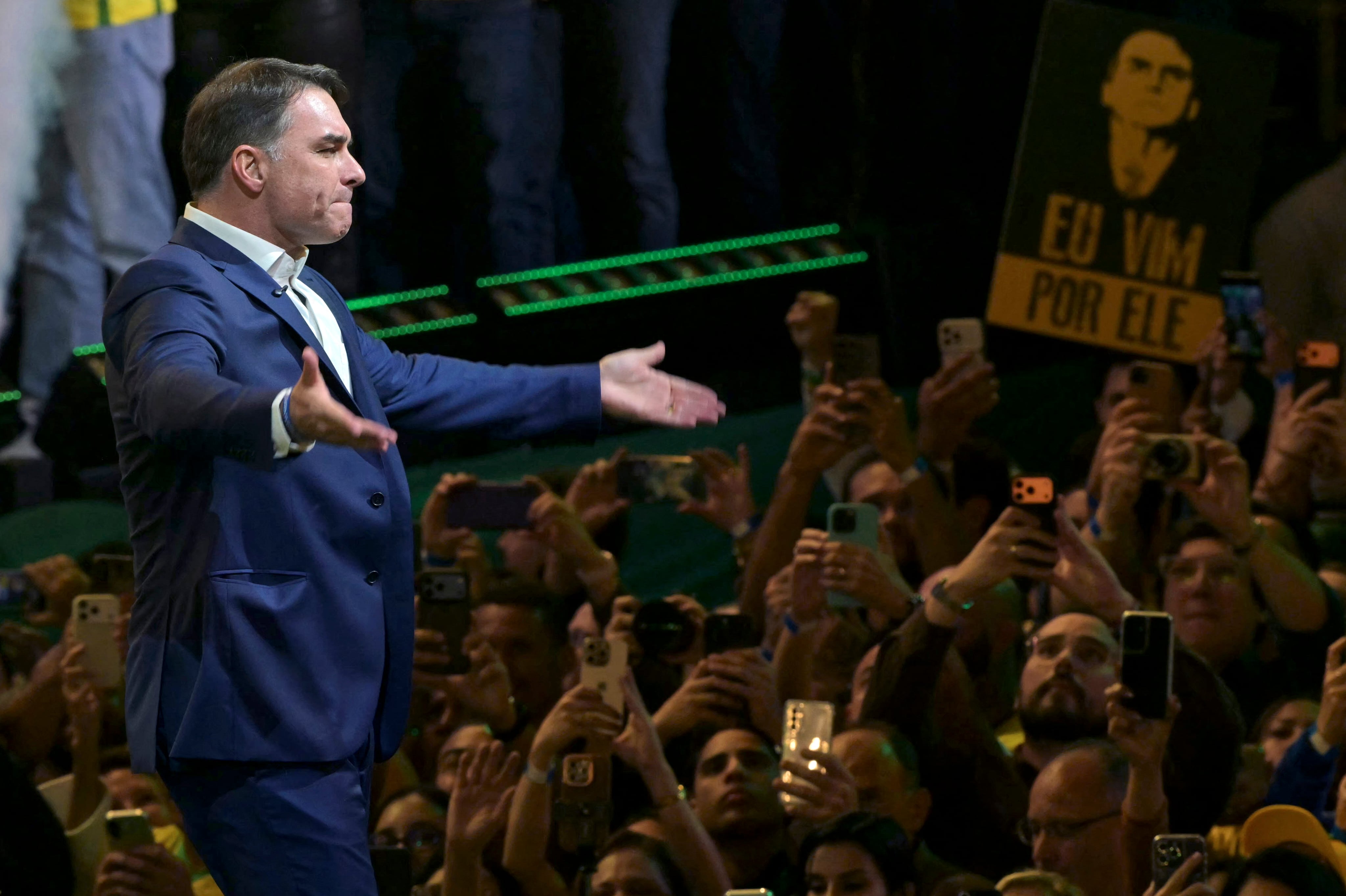 Flávio Bolsonaro durante la campaña presidencial de Brasil de 2026
