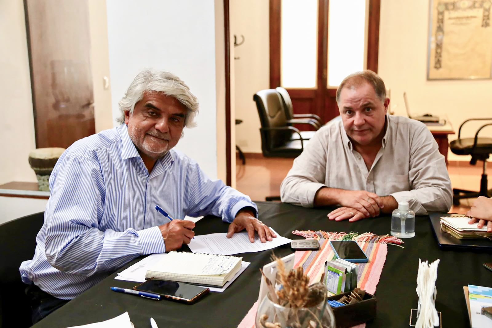 Esa del ministro de Trabajo de la provincia de Buenos Aires, Walter Correa, y el secretario de Trabajo y Promoción del Empleo de La Pampa, Roberto Pedehontáa.