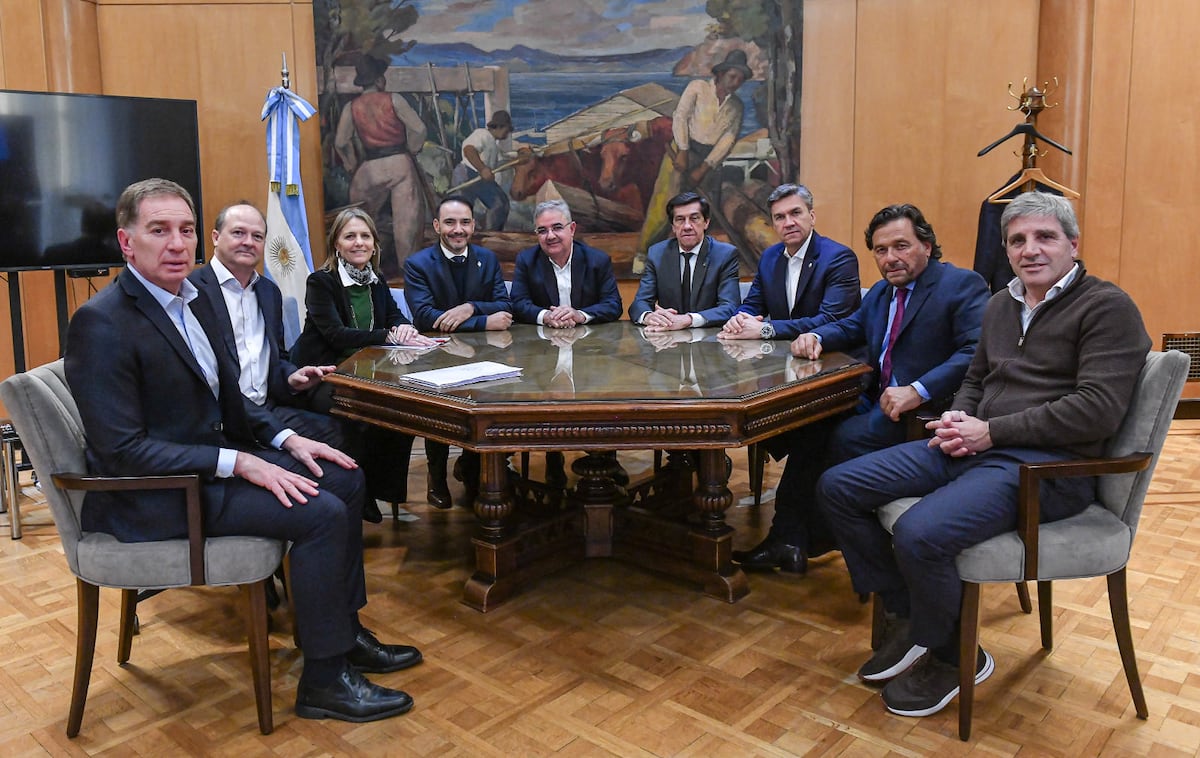 El tire y afloje de los gobernadores para lograr un pacto electoral con Milei