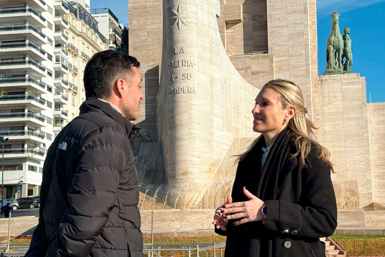 Valentini Coudanes monumento a la bandera