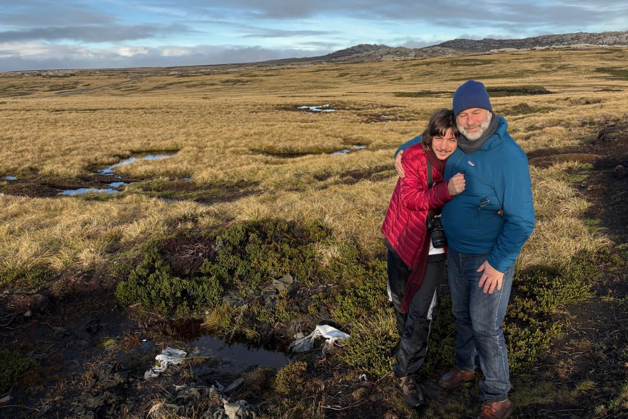 Edgardo Esteban y su hijo Facundo en Malvinas