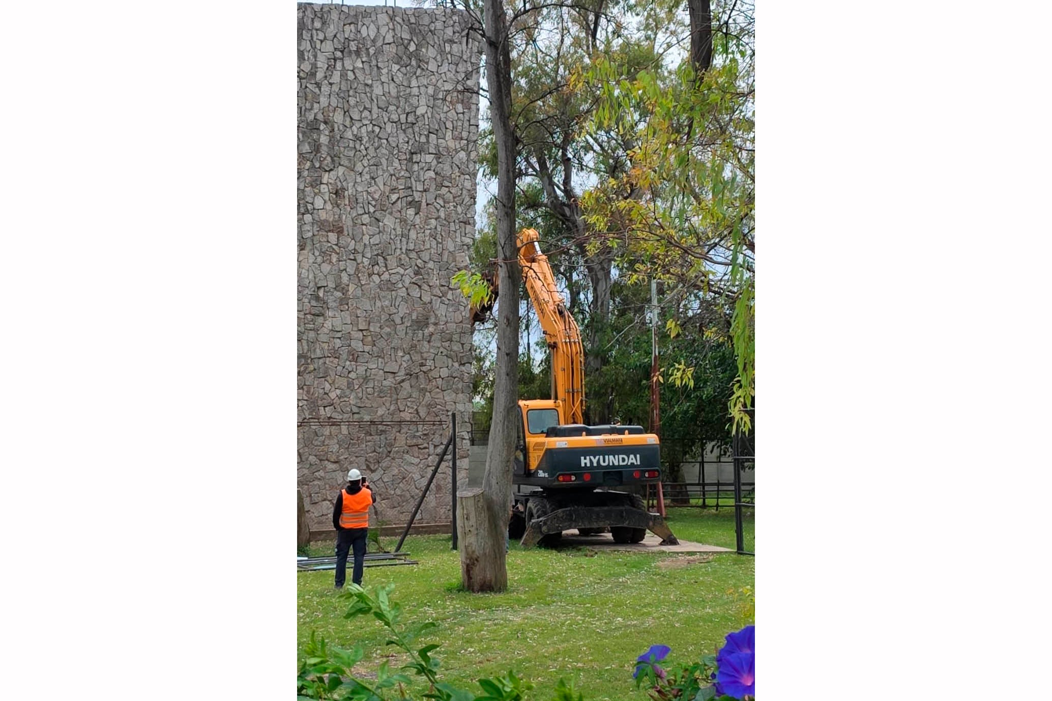 Núñez: al final, ya demuelen la Palestra Nacional de Andinismo