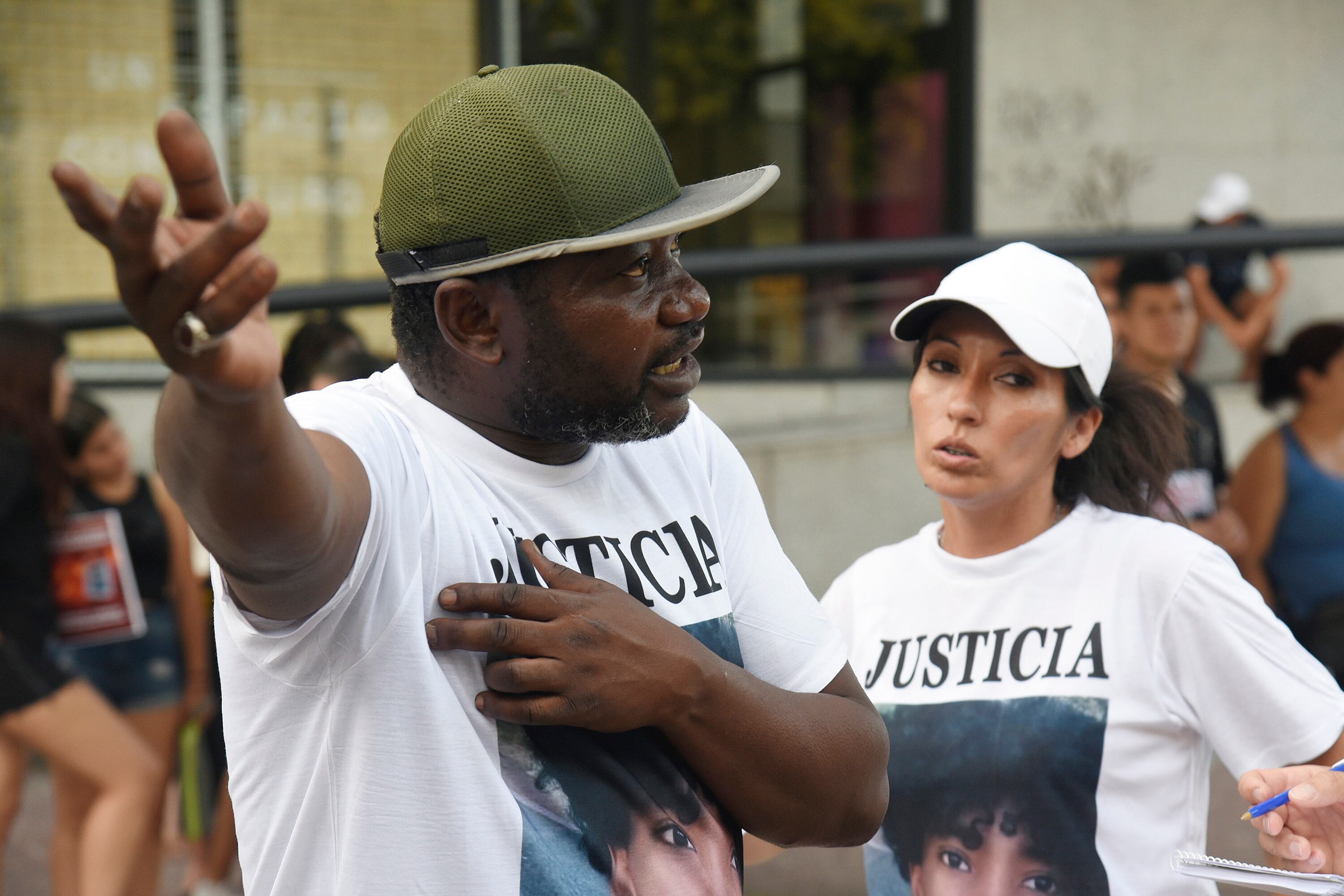 Padres de Giovani Mvogo joven que apareció muerto en Parque España el 28 de noviemnbre de 2024