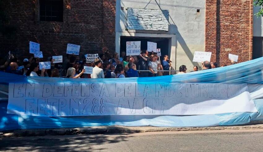 escuela magnasco movilizacion en defensa de la nocturnidad