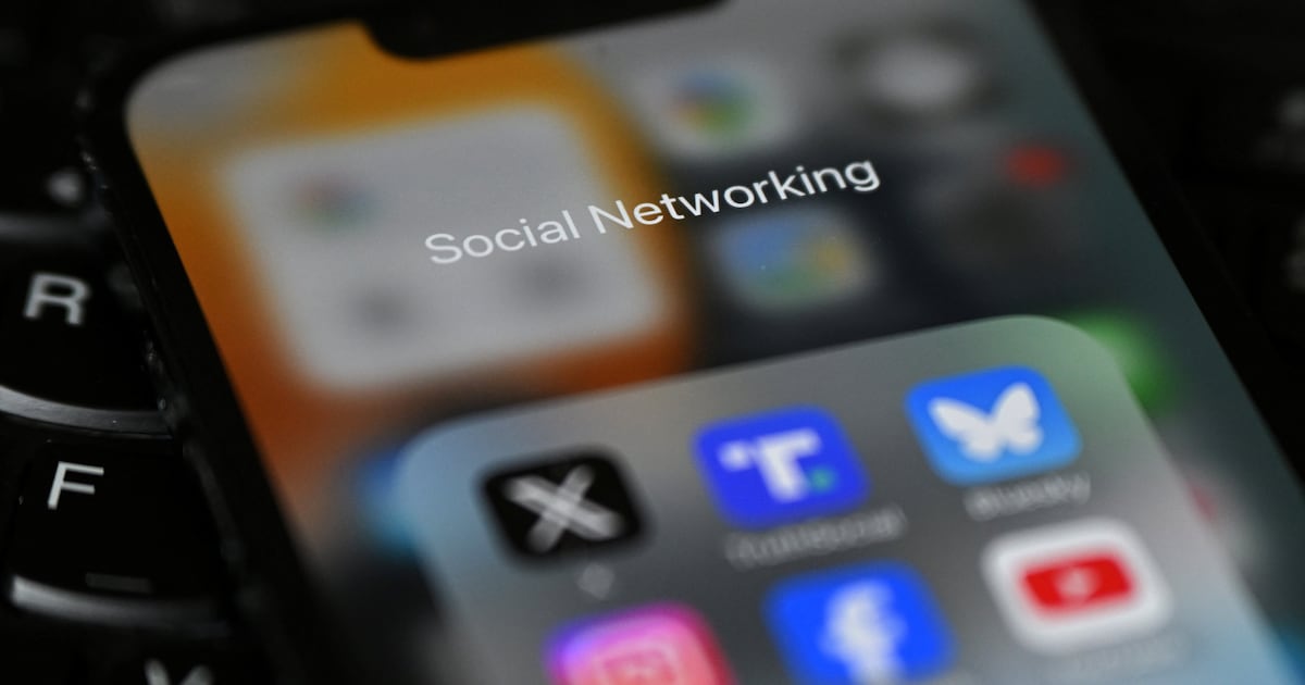 UK to ban social networks for children under 16