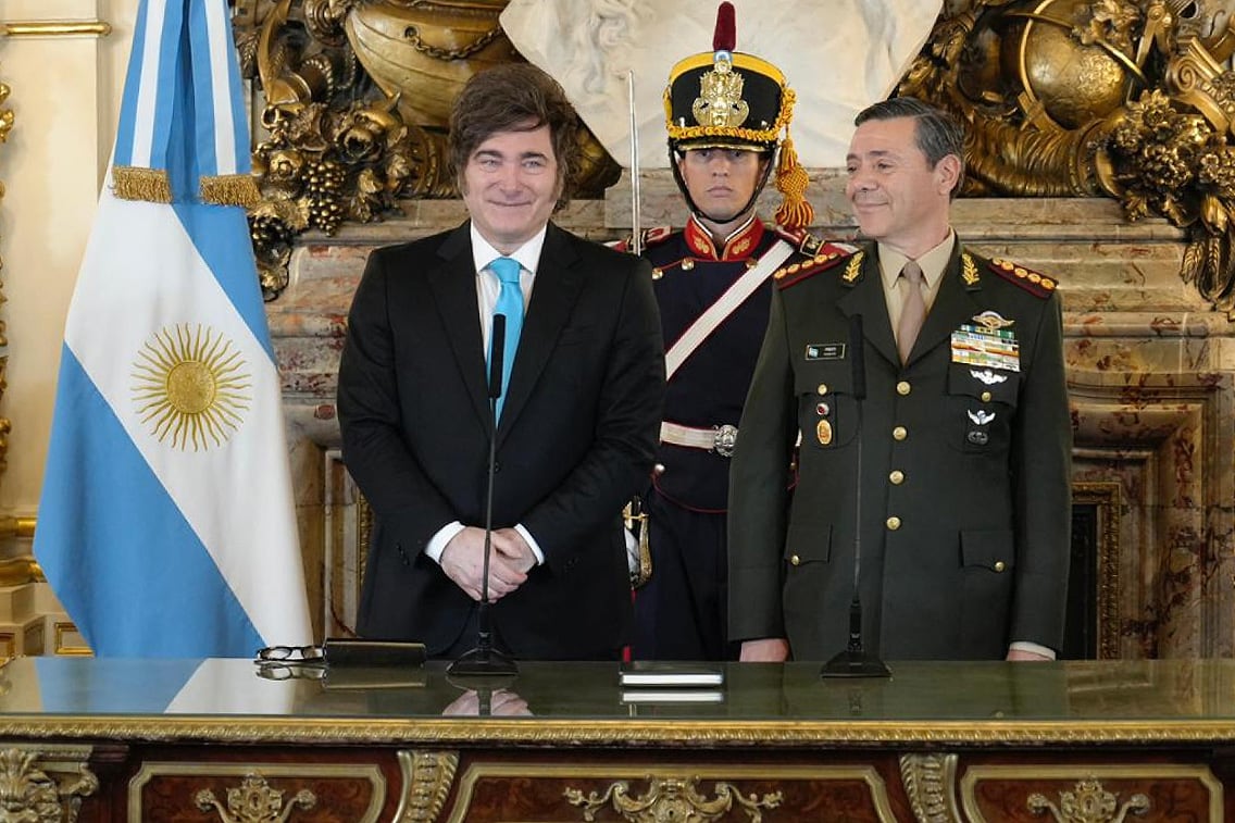 El presidente Javier Milei encabezo la ceremonia en la que le tomará juramento al teniente general del Ejército argentino, Carlos Presti, al frente del Ministerio de Defensa.