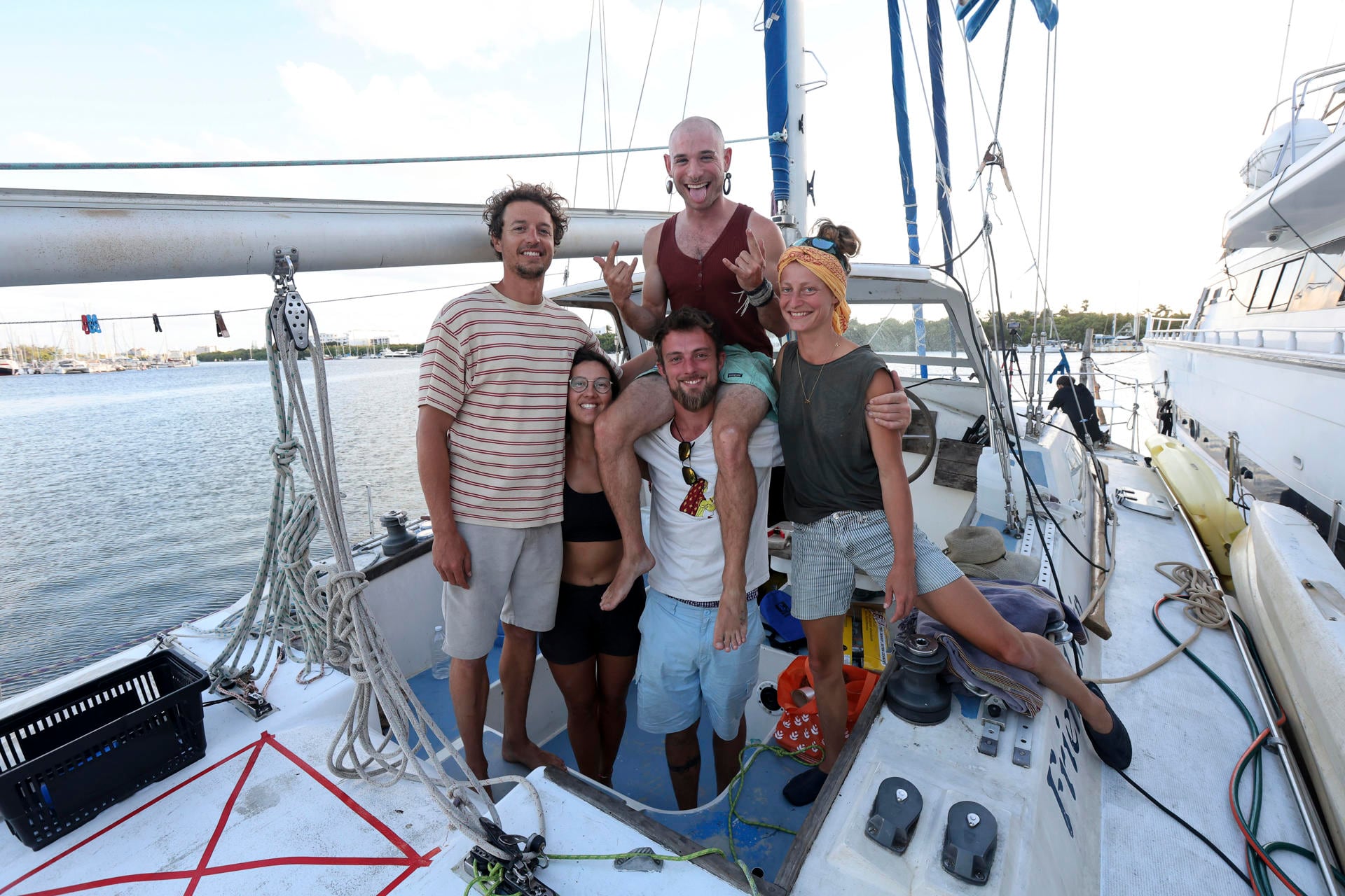 26/03/2026.- Fotografía del 20 de marzo de 2026 que muestra un grupo de activistas a punto de zarpar con ayuda humanitaria en las embarcaciones “Friend Ship” y “Tiger Moth”, rumbo a Cuba