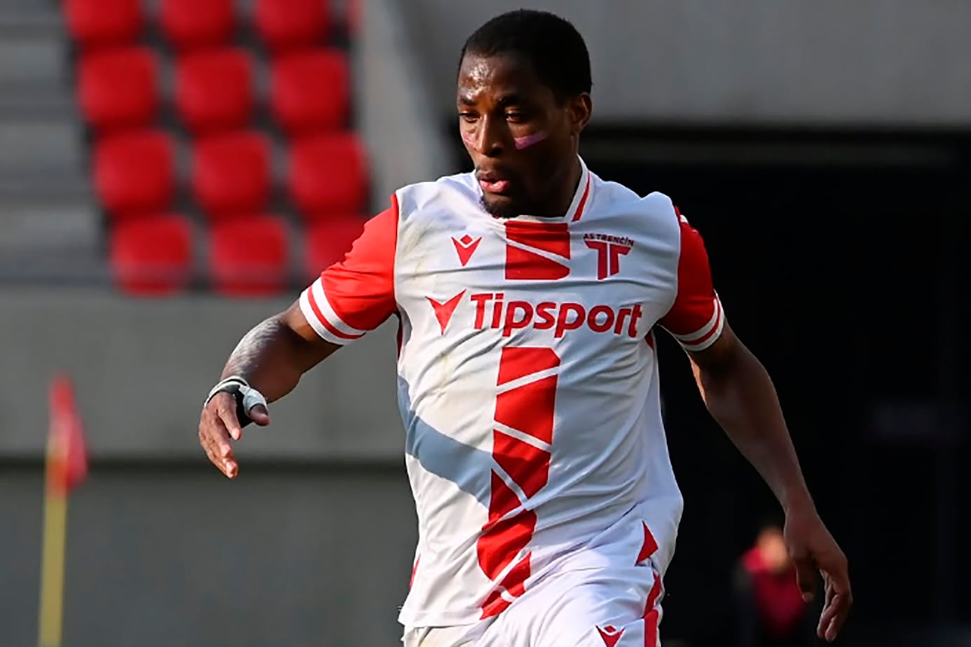 FOTO REDES SOCIALES 
    johnson nsumoh  jugador  nigeria