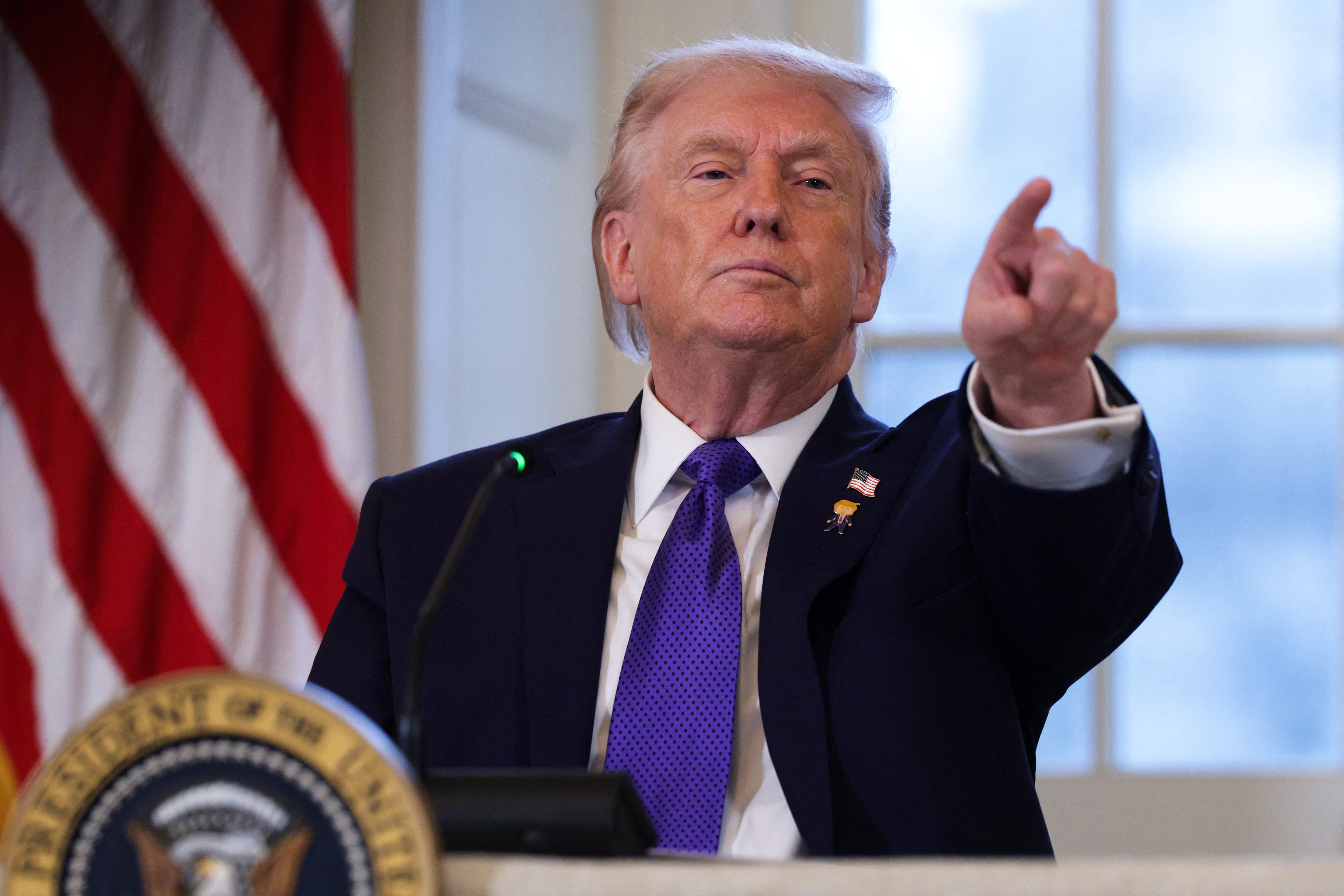 WASHINGTON, DC - JANUARY 09: U.S. President Donald Trump takes questions from members of the media during a meeting with oil and gas executives in the East Room of the White House on January 9, 2026 in Washington, DC. Trump is holding the meeting to discuss plans for investment in Venezuela after ousting its leader Nicol�s Maduro.   Alex Wong/Getty Images/AFP (Photo by ALEX WONG / GETTY IMAGES NORTH AMERICA / Getty Images via AFP)