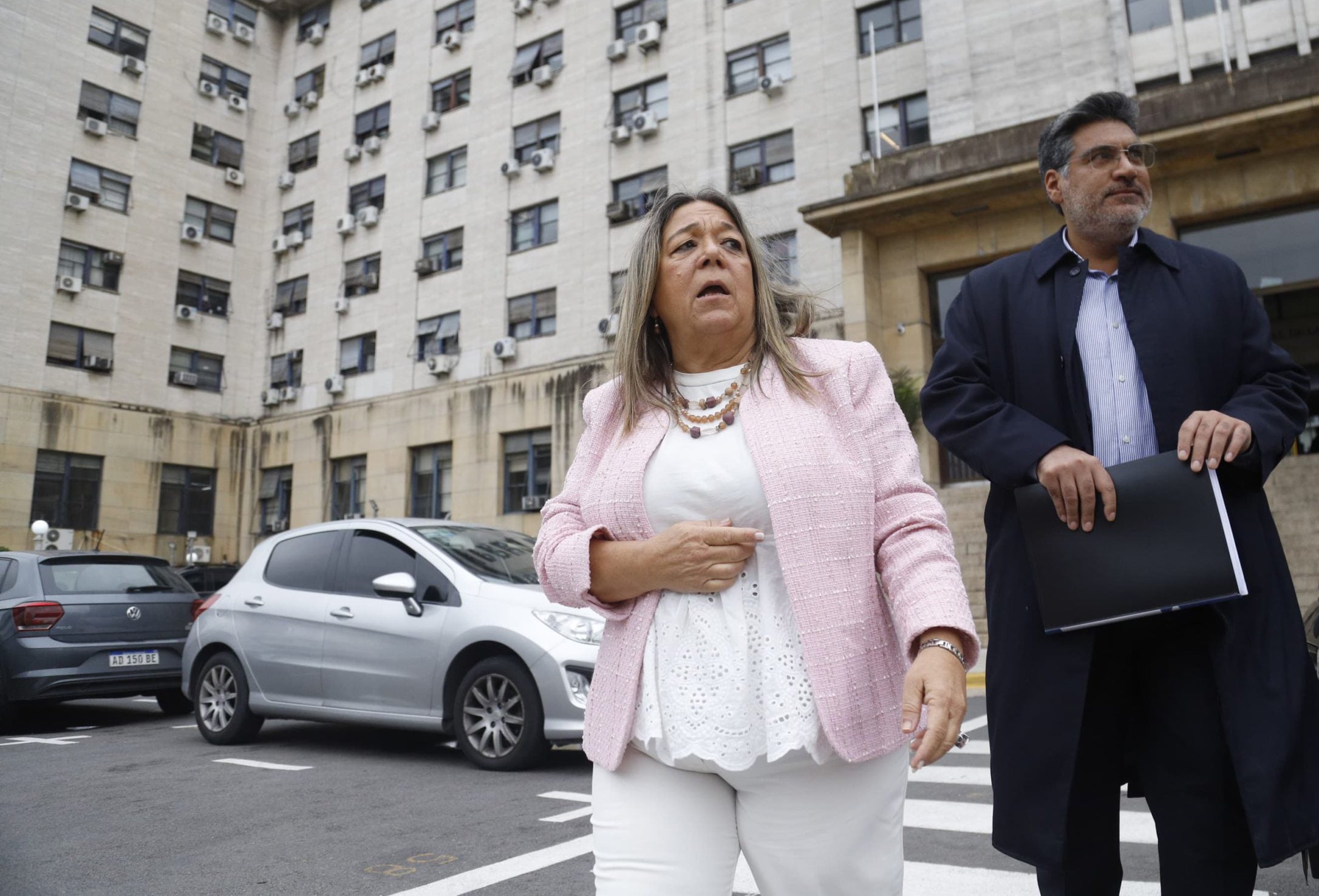 ABRIL 8: Adriana Nechevenko de Schuster, la escribana que validó las escrituras de los dos inmuebles que posee a Manuel Adorni en el barrio porteño de Caballito y en un country de Exaltación de la Cruz
