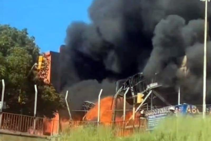 Incendio centro comercial Villa Celina