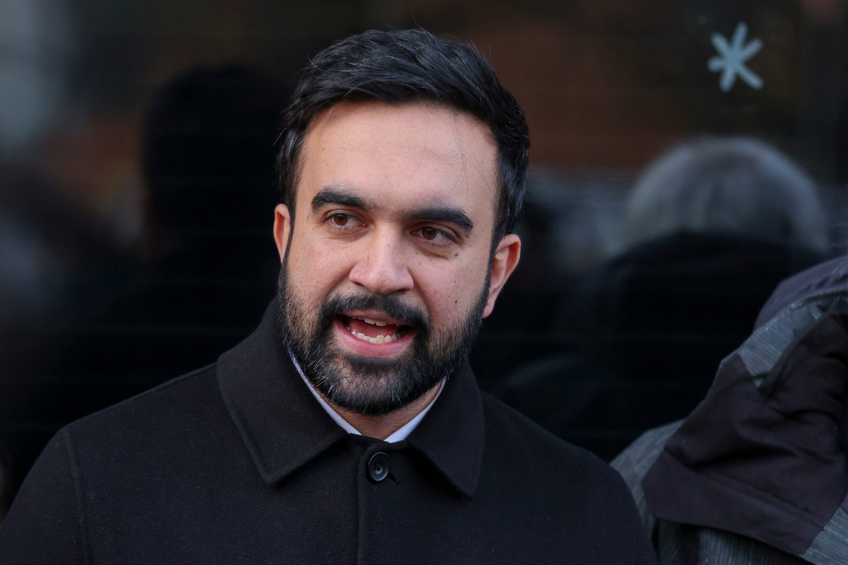 NEW YORK (United States), 01/12/2025.- Mayor-elect Zohran Mamdani (L) and Senator Bernie Sanders (not pictured) speak at a press conference for striking Starbucks workers outside a Starbucks in the Brooklyn borough of New York, New York, USA, 01 December 2025. Baristas enter the third week of their strike, demanding higher wages, improved working hours, and the resolution of hundreds of unfair labor practice charges for union busting. (Nueva York) EFE/EPA/SARAH YENESEL