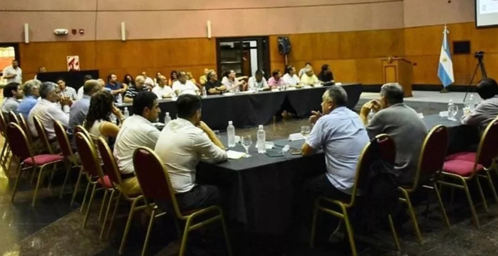 Los gremios piden recomponer 8 puntos de 2025